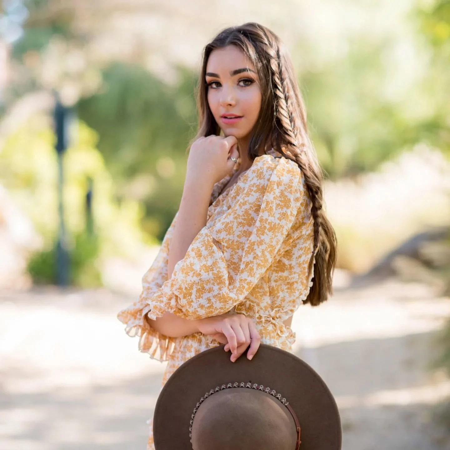 Fall senior season is coming and the #1 question I get is always "what should I wear?" 🍂

I just published a complete guide to what to wear for your senior photos in Alabama &mdash; from colors that photograph beautifully to what to avoid,