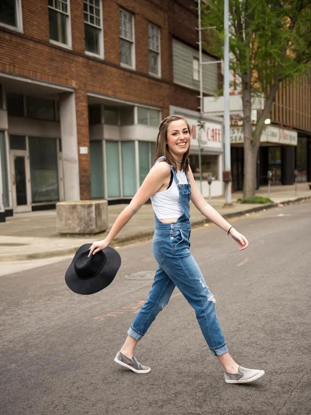 If you've been wondering "is it too early to book senior photos?" &mdash; the answer is almost always no. 🙋&zwj;♀️

I just published a blog post all about when to book your senior photographer in Alabama &mdash; including the one timeline 