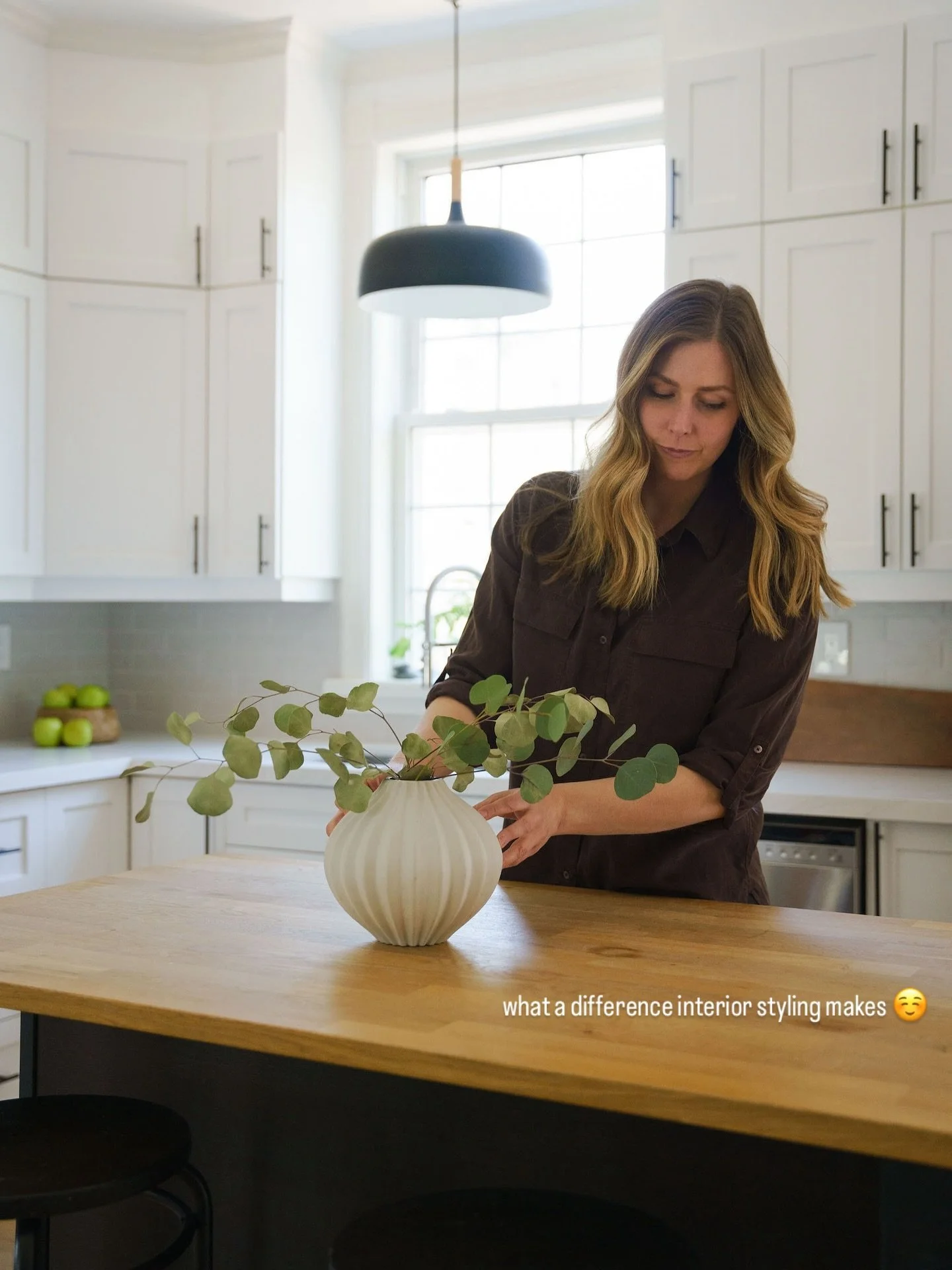 what a difference styling makes! 

takes your new kitchen from showroom quality to &ldquo;it&rsquo;s my house and I live here&rdquo; 😏

we&rsquo;ve updated our website to offer interior design consultation services! if styling is something you need 