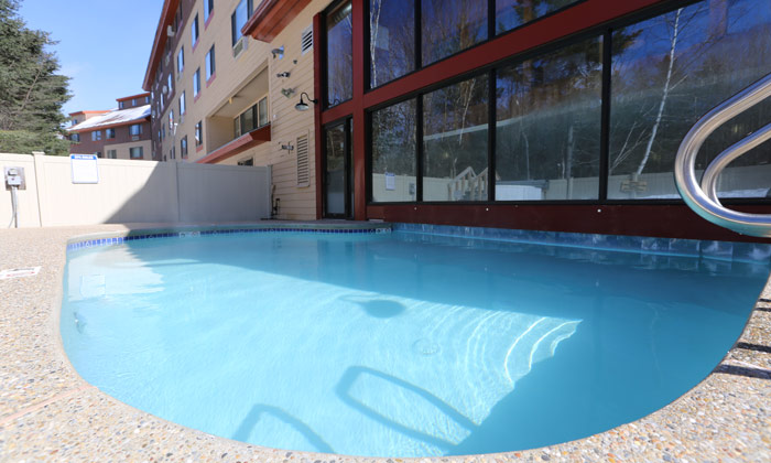 Black-Bear-Lodge-Outdoor-Pool