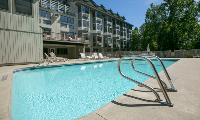 The-Valley-Inn-Outdoor-Pool