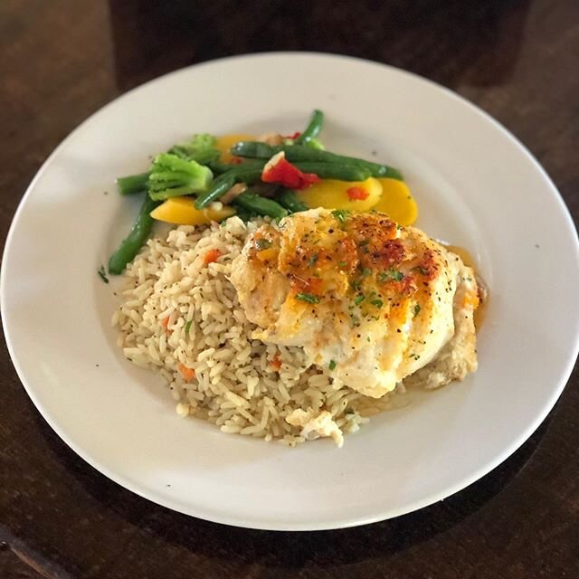Craving seafood? Crab stuffed haddock with rice and veggies! 🤤🤤🤤 (not pictured - your side salad to come with it)
.
.
.
#seafood #fresh #neverfrozen #crab #haddock #rice #veggies #yum #eatyourveggies #herefishyfishy #upstateny #adirondacks #eatloc