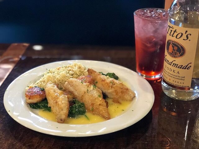 Okay, we understand. Meat isn&rsquo;t for everyone. So how about some scallops, perch, sautéed spinach and rice with a delicious homemade citrus butter sauce for the fish? We thought this paired rather nicely with a Cape Codder - thanks @titosvodka 
