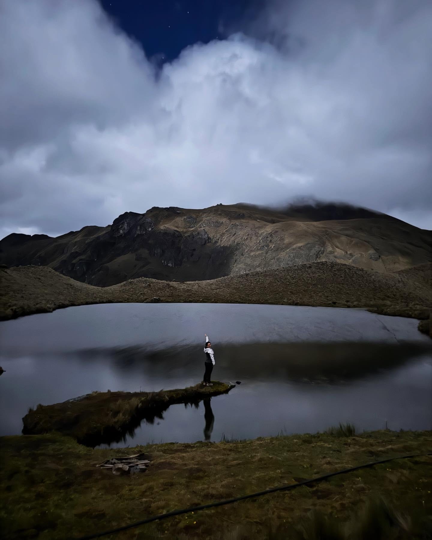 Entreno de altura a la luz de la luna 🌝 Trekking a 4260 msnm aclimatándonos con el Club para los próximos retos.
Nos vemos mañana miércoles Luna de Fresa!!