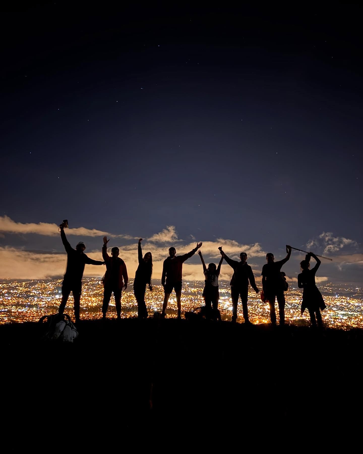 Luna y Montaña es todo lo que hace falta!! ✨ Trekking nocturno de jueves a la luz de la luna, con la mejor vista de Cuenca!! 🌝
Nos vemos el próximo martes, vamos en busca de las estrellas, y prepárense que este fin de semana se