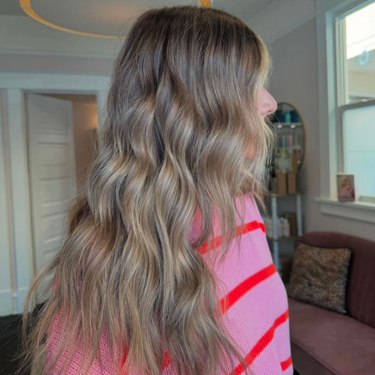 Beautiful Bronde by @laurenharlehair 
Perfect fall color, not too blonde, not too brown, just the  right amount of dimension✨