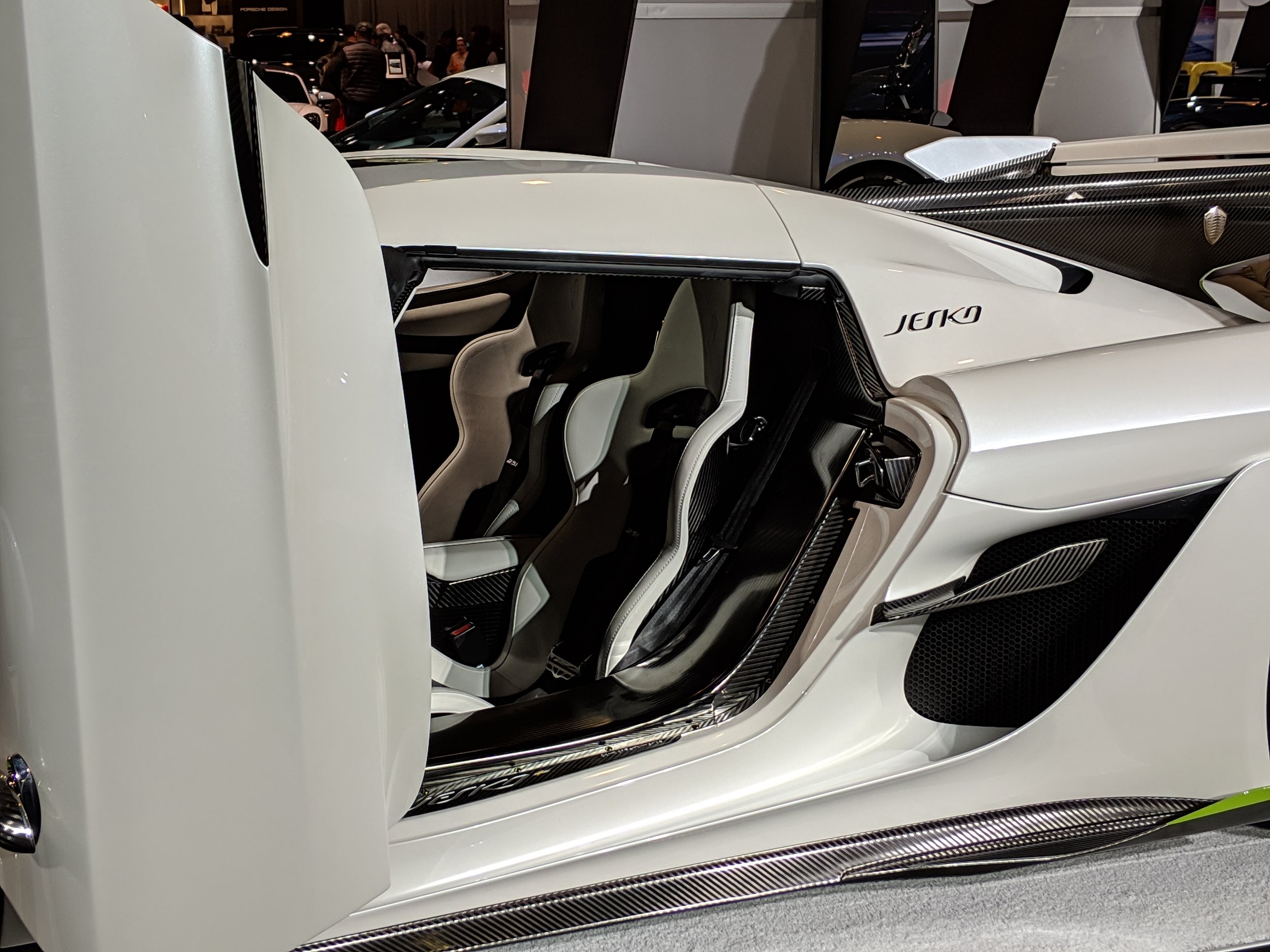 Koenigsegg_jesko_aerodynamics_NYIAS_side_3.jpg