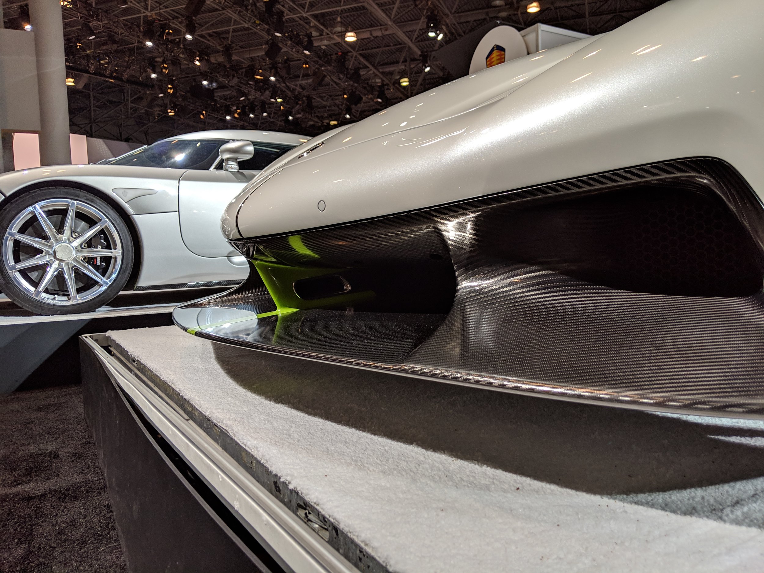 Koenigsegg_jesko_aerodynamics_NYIAS_front_3.jpg