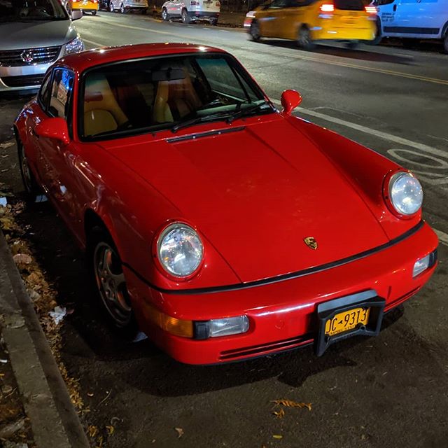 Rare bird Carrera 2 in LES #homologatedshift
.
.
#noleaks #carrera2 #carrera #964 #911 #porsche #airk&uuml;hlt #classiccars #luxurylifestyle #sportscar #racecar #flatsixes #aircooled