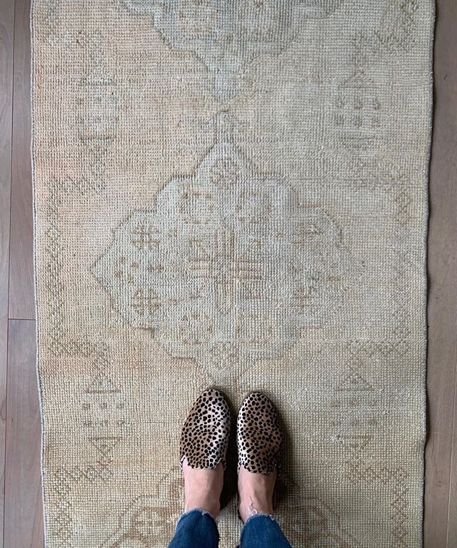 This sweet little runner is new to the shop. Soft neutral, accents of taupe and grey/blue. Under 8ft in size so would be lovely in front of a double vanity or kitchen.