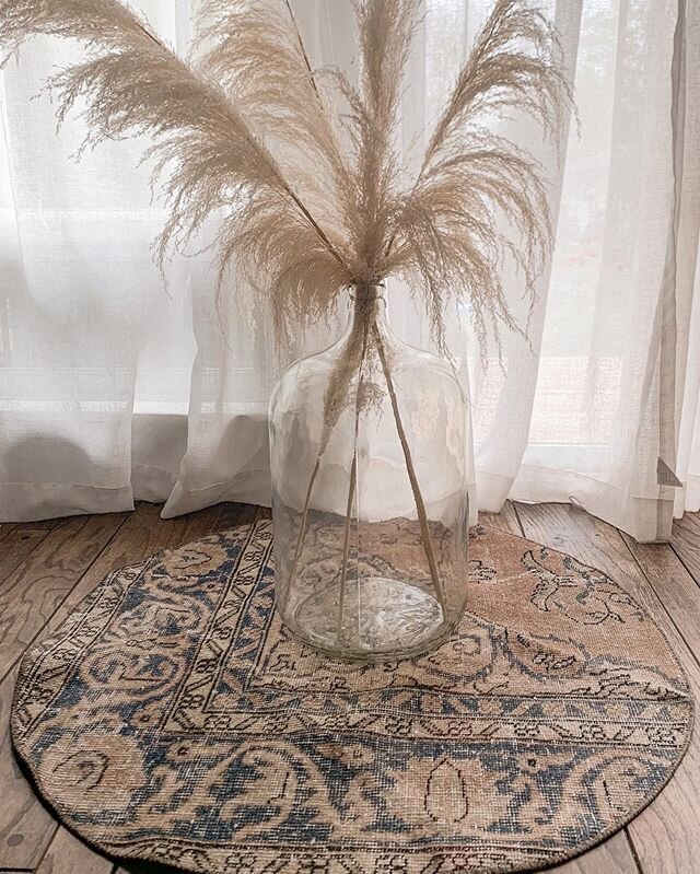 SOLD The first sweet round rug to hit the shop! What do you guys think?? I was sourcing for a dear client and couldn&rsquo;t resist! How gorgeous would it look with a plant stand on top?? SKYLAR is on the website now