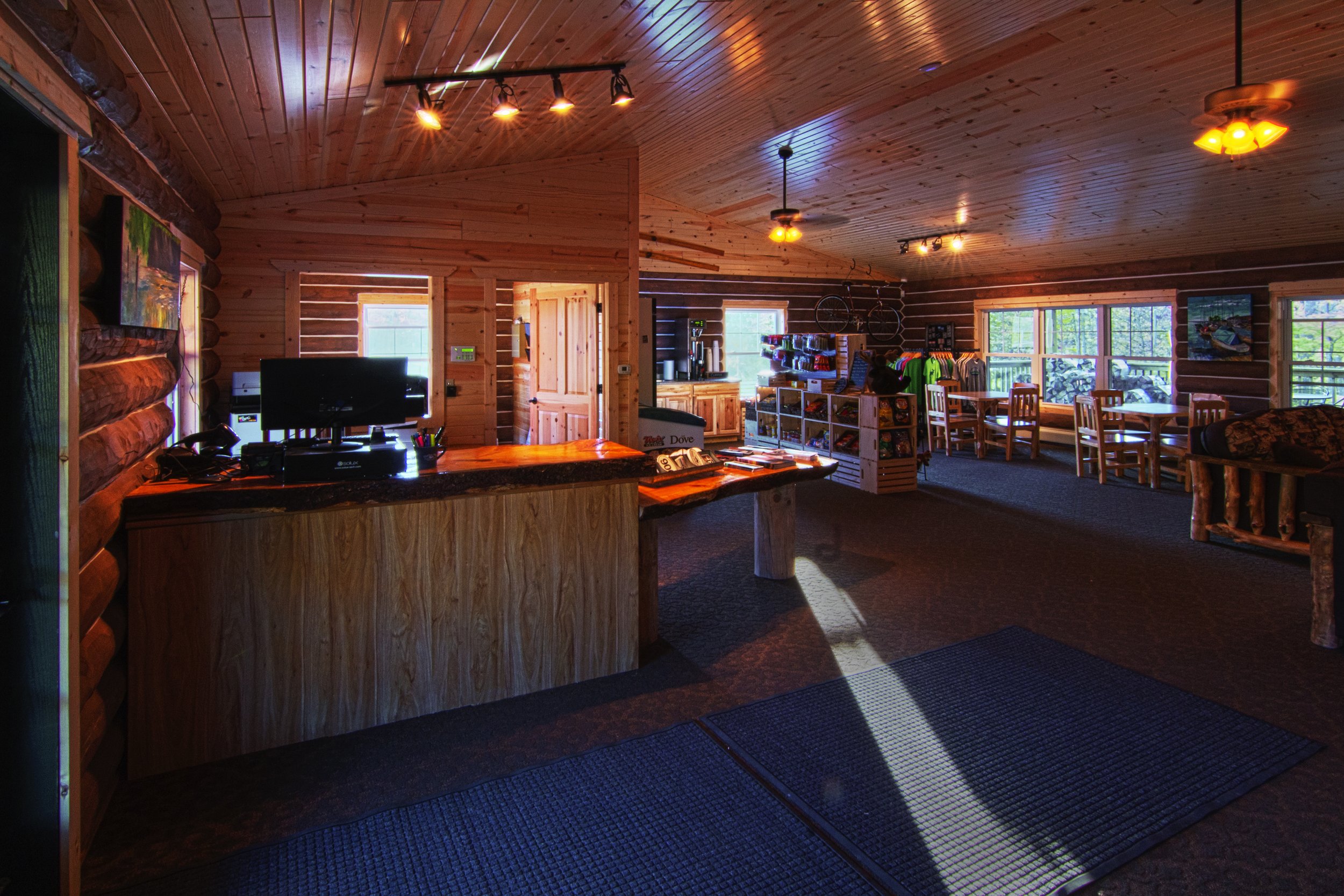 Lodge, camp store and Junkfish Tavern at Rippling River Resort