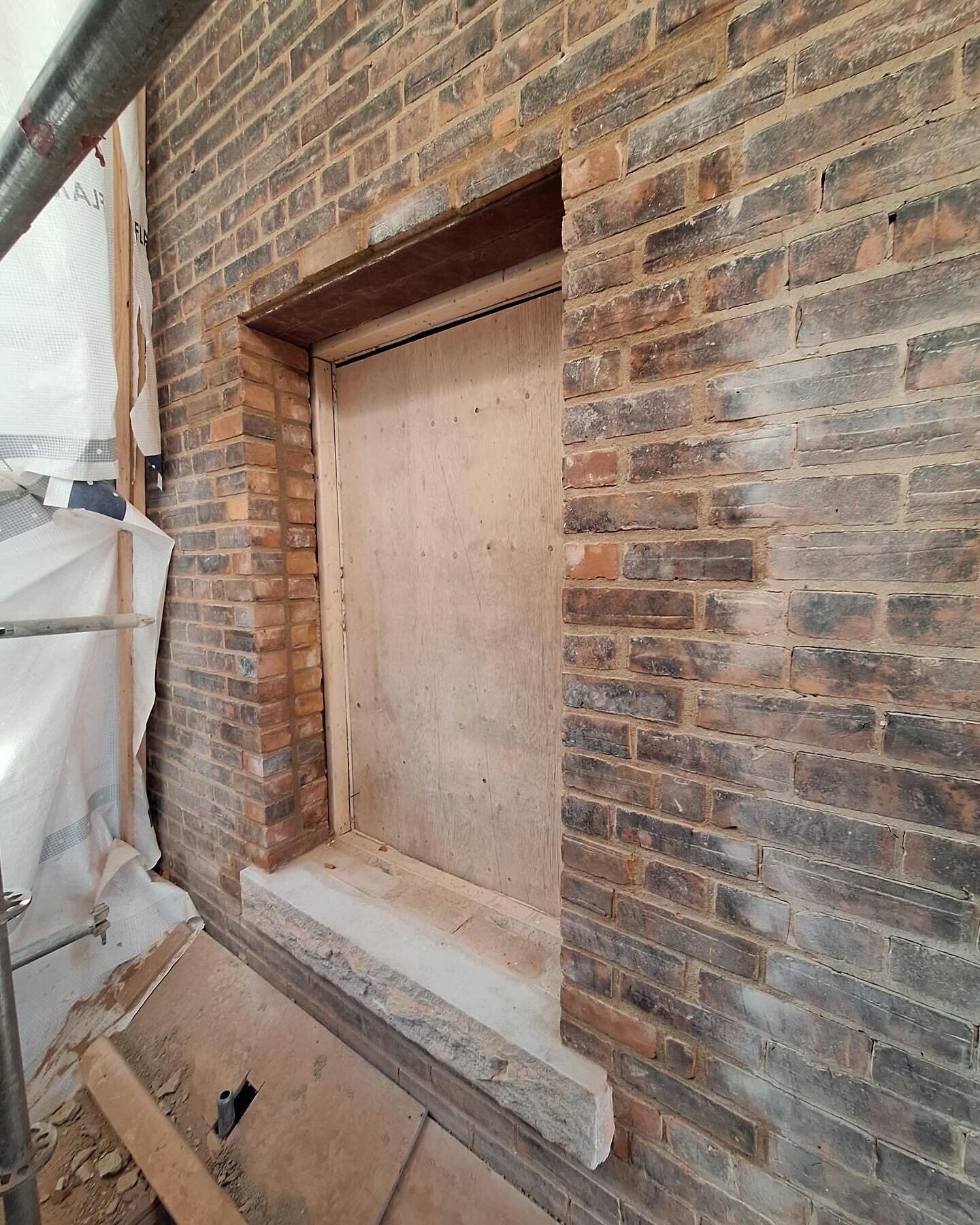 Seamless window openings
-
Jeremy, Julian and Arcana co-owner Brendan are doing an excellent job of creating new window openings in this @johnsonplayfairmasonry job in Trinity Bellwoods
-
Using reclaimed brick, hand-bolstering the stone sills and pre