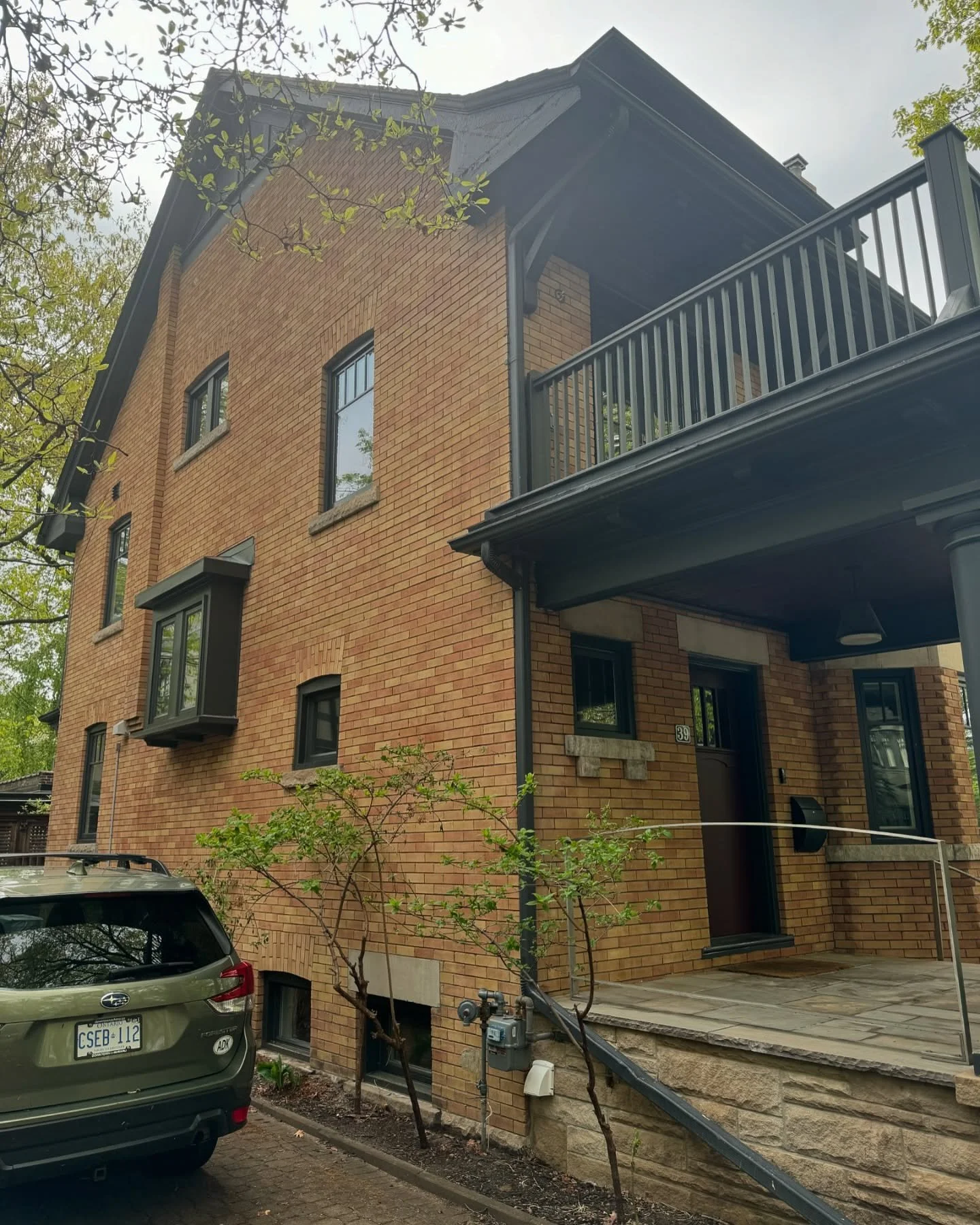 We recently completed a non-abrasive atmospheric cleaning on this beautiful home in Casa Loma. Swipe for before and after shots. 
-
#heritagemasonry #heritagehome #masonrycleaning #doff #nonabrasivecleaning #torontomasonry #brickcleaning