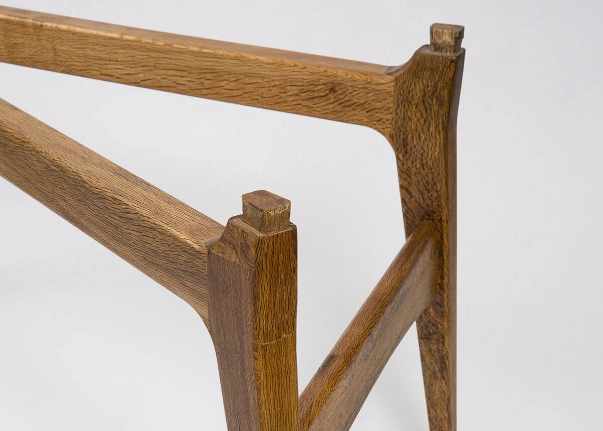 DiningTable_base.jpg