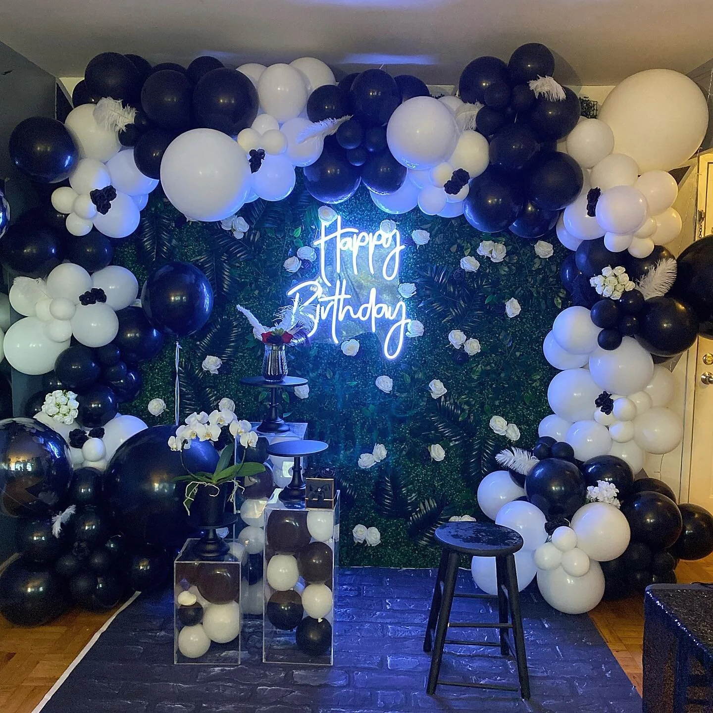 Happy Birthday @iamjoeywarren 

- Balloons - @balloonzbymadz 
- Plinths x Greenery Wall x Neon Sign - @oulalaevents 
- custom treats - @dezireedesigns 

#baptismBalloons #babyshower  #genderreval #Toronto #vaughan #engagementballoons #proposalballoon