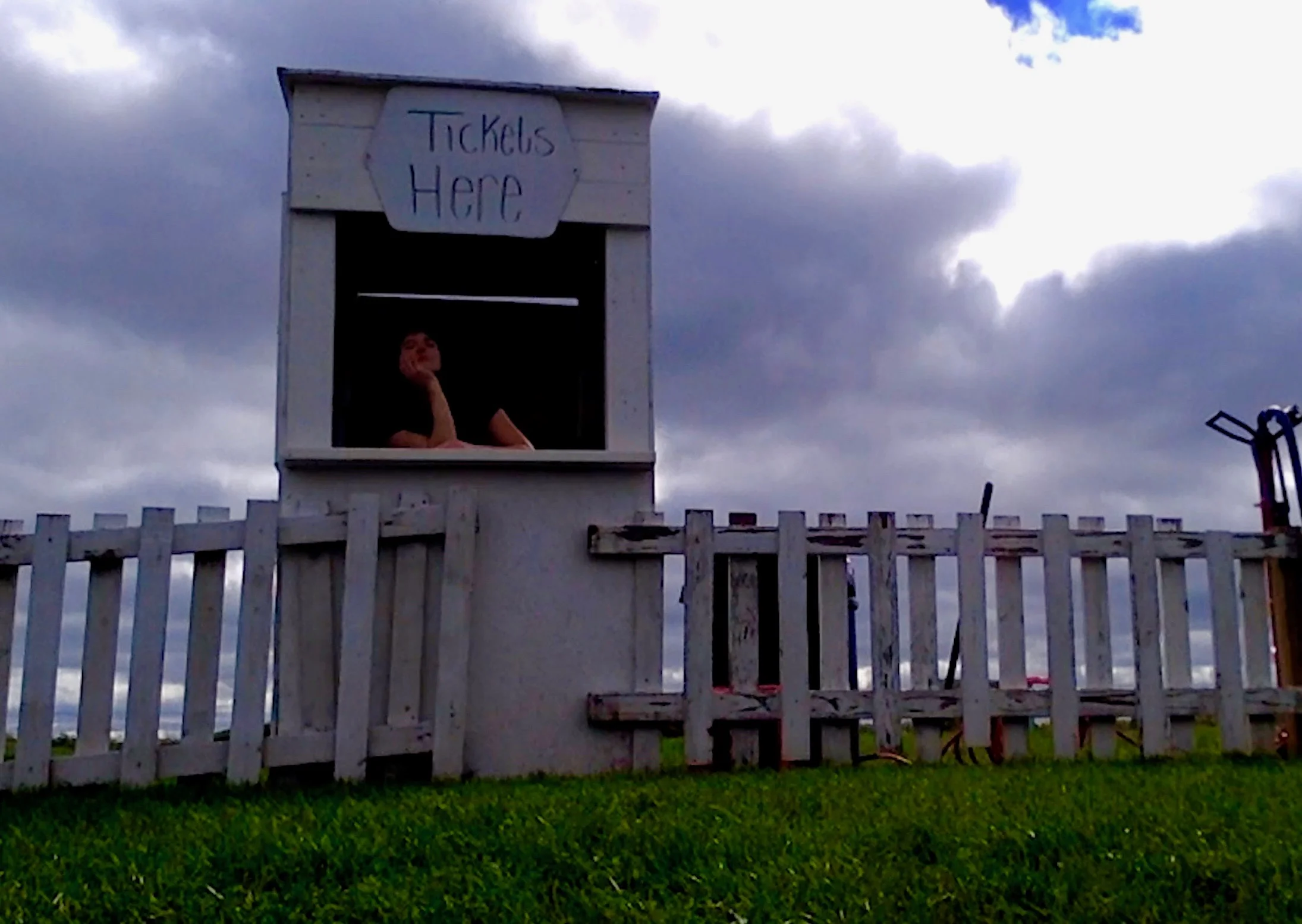 Paper Fall ticketbooth2 Leah O'Donnell Choreography.jpeg