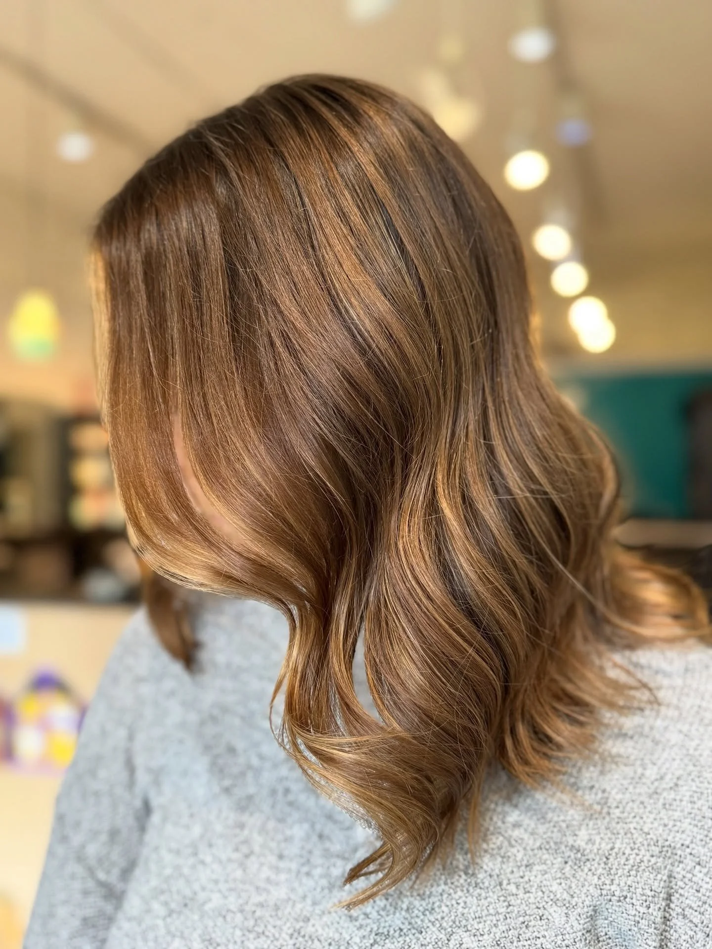 ✨My client loves her gorgeous natural color, so we kept it true to her &mdash; just added a soft, subtle ombr&eacute; and a small money piece for that lived-in brightness. Perfect for low-maintenance upkeep and long grow-out! 🌿

Even the most delica