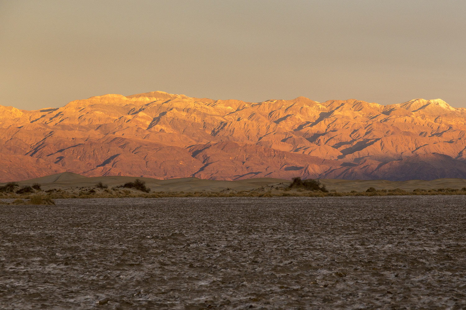 sunrise_over_mountains_panamint_dunes_death_valley.jpg