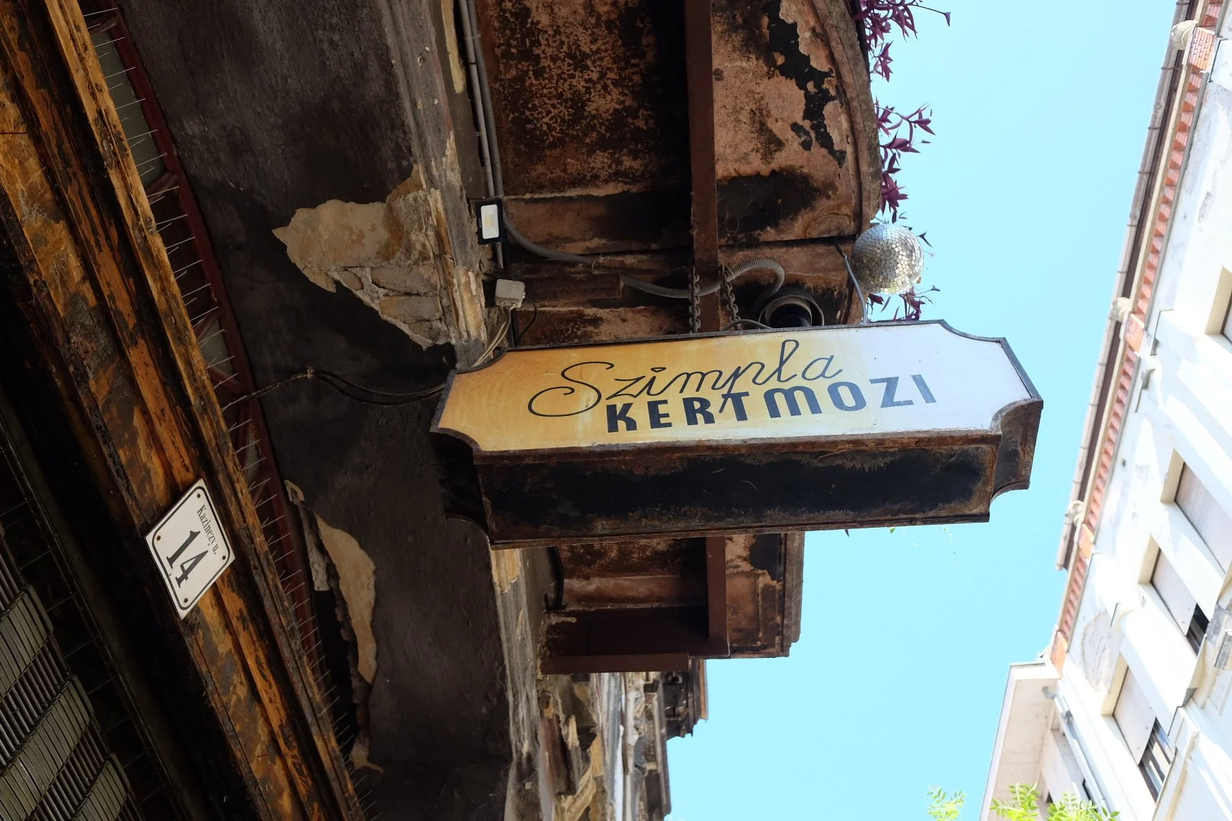 Szempla_Budapest_RuinBar_TravelswithTesa.jpg