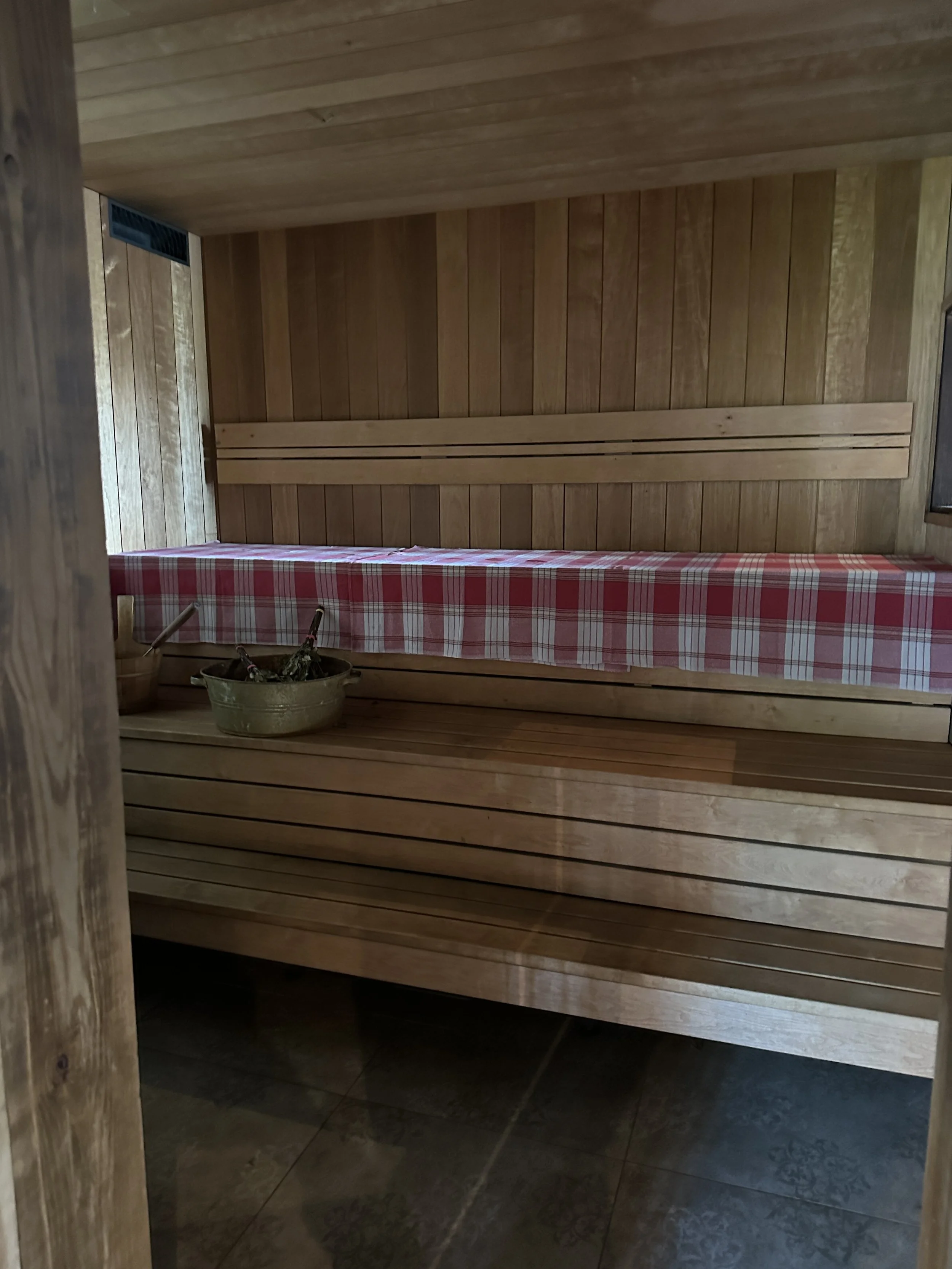 Padaste Manor Muhu Estonia.JPG