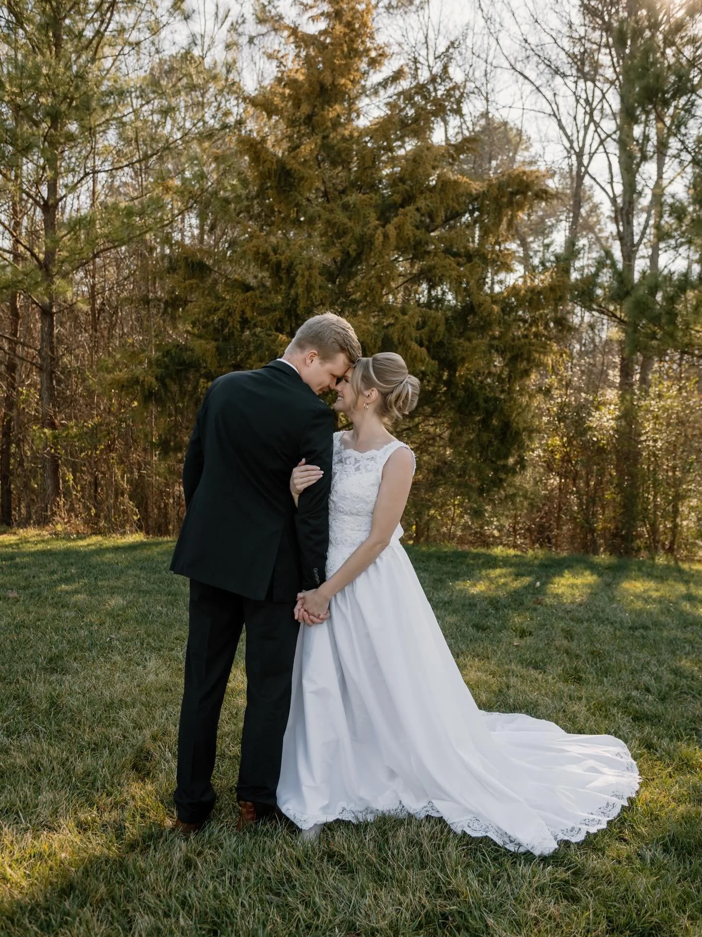 I got to photograph one of my oldest/longest friend&rsquo;s wedding and it was SO special, beautiful, and sentimental. I am so endlessly happy and honored I got to photograph this special day ❤️
-
-
Venue: @muddyriverdistillery