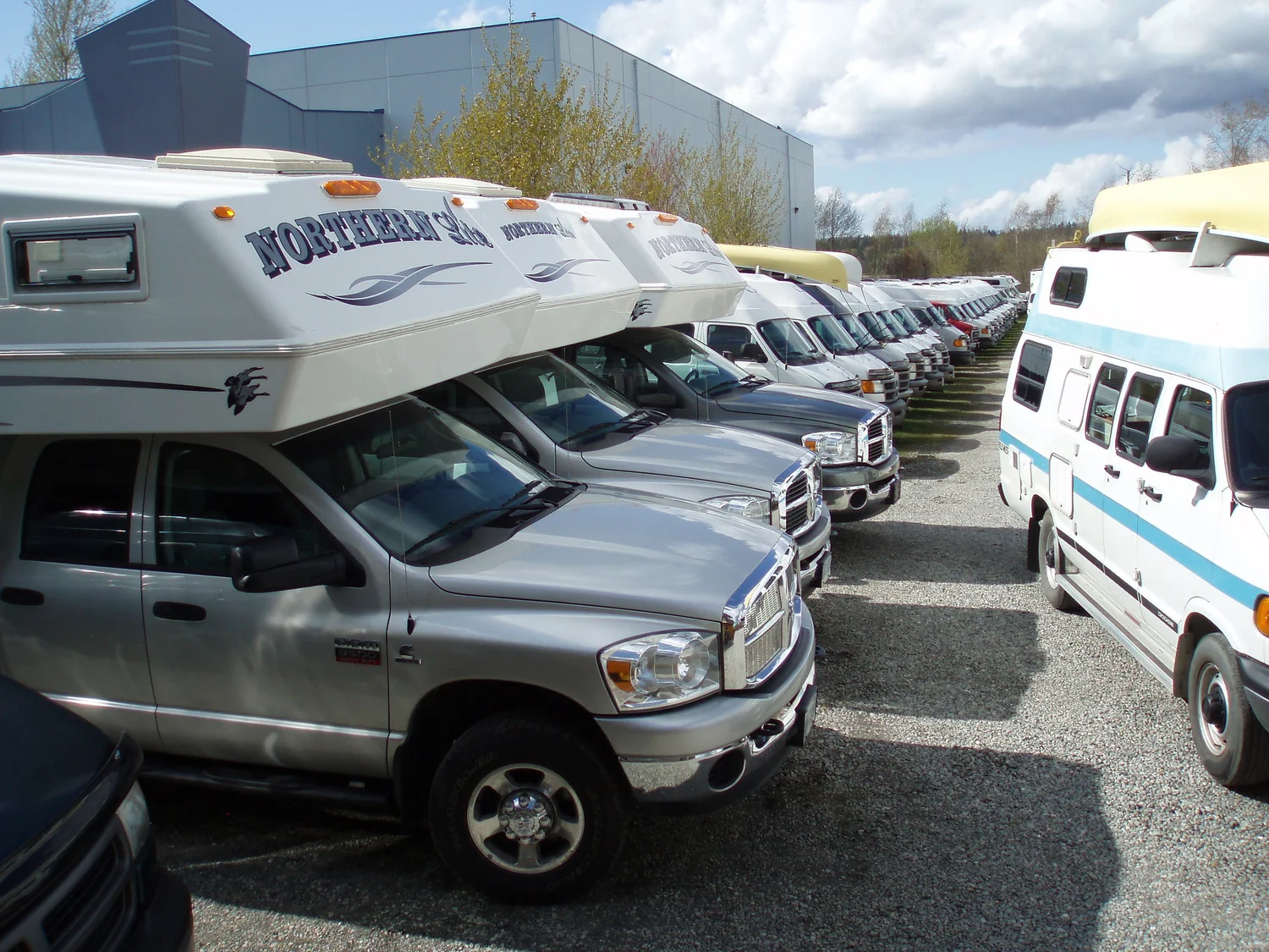 Vehicle Gallery Camper Van, Truck Camper, Miete Vancouver - Calgary ...