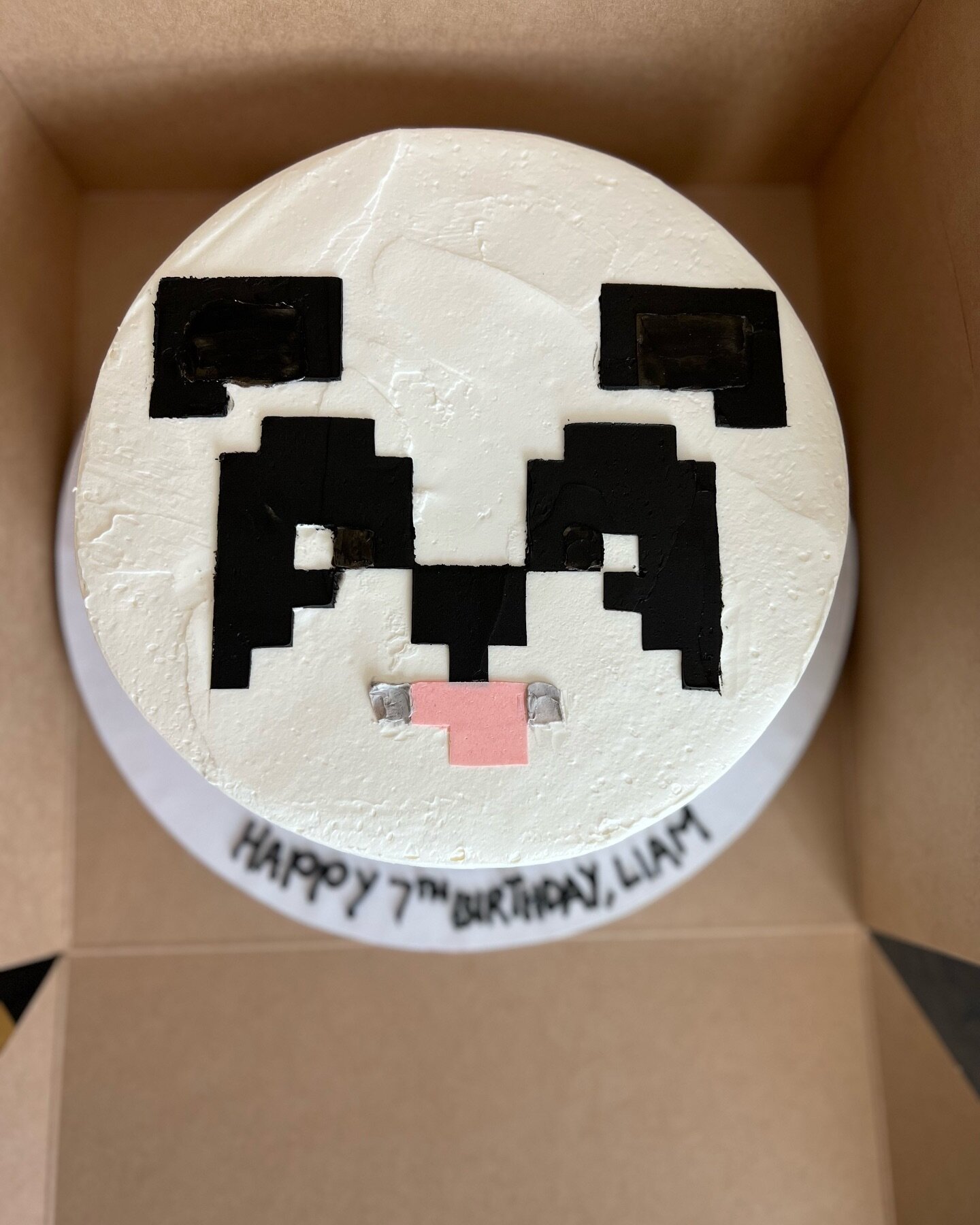 🐼 
.
.
.
.
.
#minecraft #panda #cake #cakedecorating #cakes #cakesofinstagram #cakestagram #cakesofig #cakesdaily #cakesofinsta #cakesgram #buttercream #buttercreamcake #buttercreamcakes #buttercreamfrosting #supportsmallbusiness #supportlocal #else