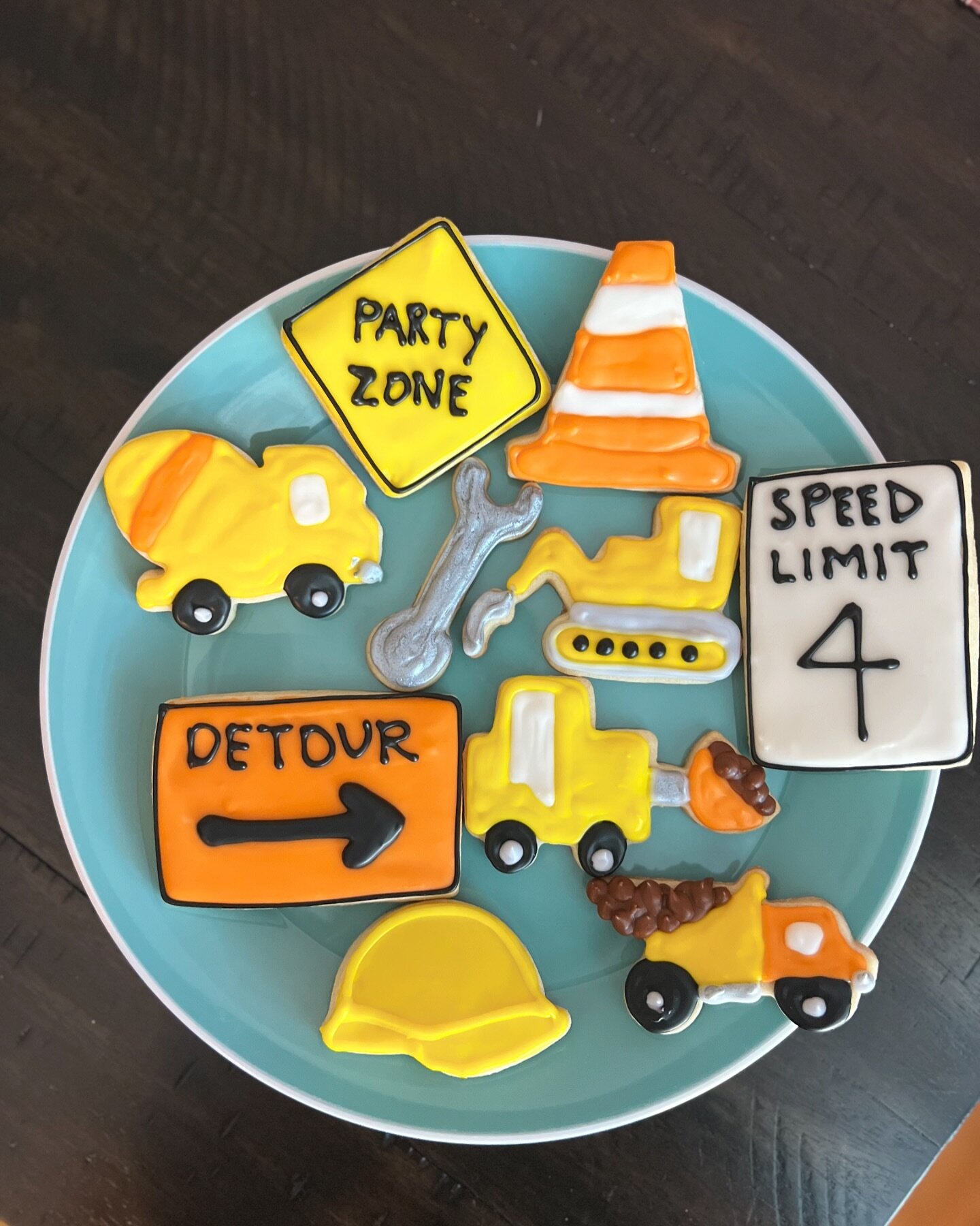 Construction Cookies 🚜👷🔧🚧
.
.
.
.
.
#sugarcookies #sugarcookiesofinstagram #sugarcookie #sugarcookiedecorating #cookie #cookies #cookiedecorating #constructioncookies #construction #constructionlife #supportsmallbusiness #supportlocal #elsegundo 