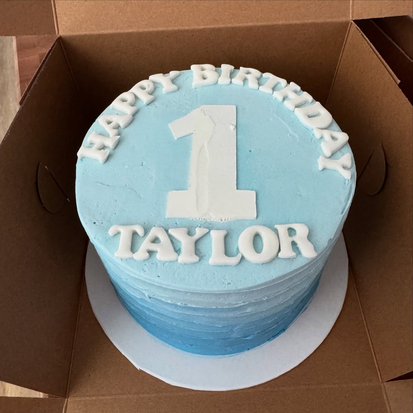 💙
.
.
.
.
.
#1stbirthdaycake #1stbirthday #1stbirthdays #1 
#happybirthday #cake #cakes #cakeofinstagram #cakesofinstagram #cakestagram #cakegram #cakesofinsta #cakesofig #cakeideas #buttercream #buttercreamcakes #buttercreamfrosting #supportlocal #