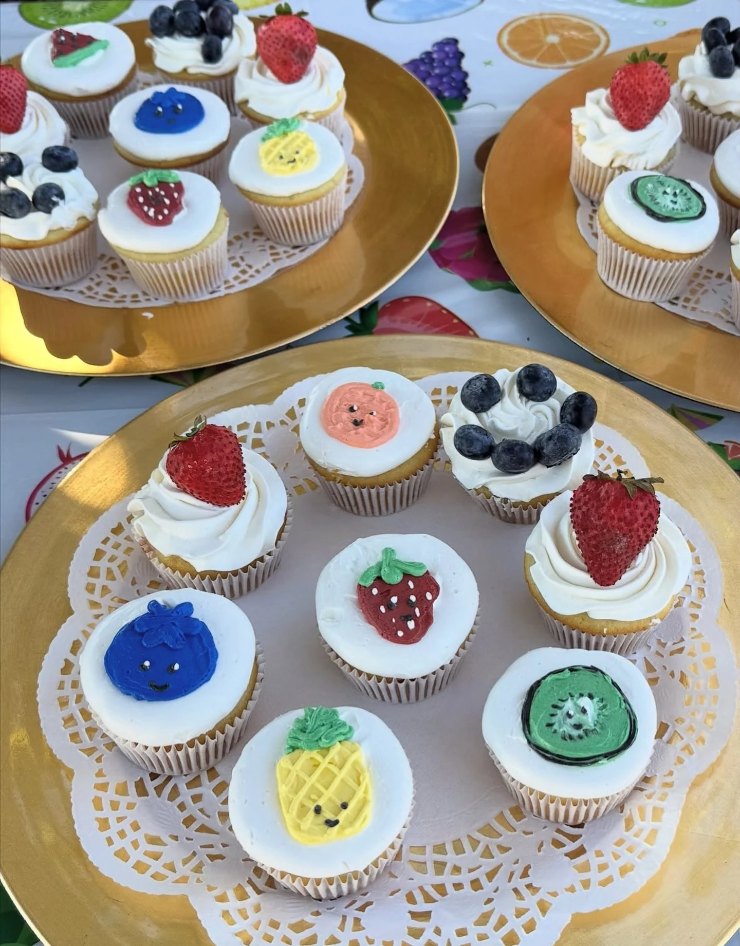 A berry 4th birthday celebration for Kev! 🍓🍉🍊🥝🫐
.
.
.
.
.
#berries #cupcakes #cupcake #cupcakeoftheday #cupcakedecorating #cupcakedesign #cupcaketime #cupcakeideas #cupcakelovers #cupcakedecoration #cupcakesofig #cupcakelife #buttercream #butter