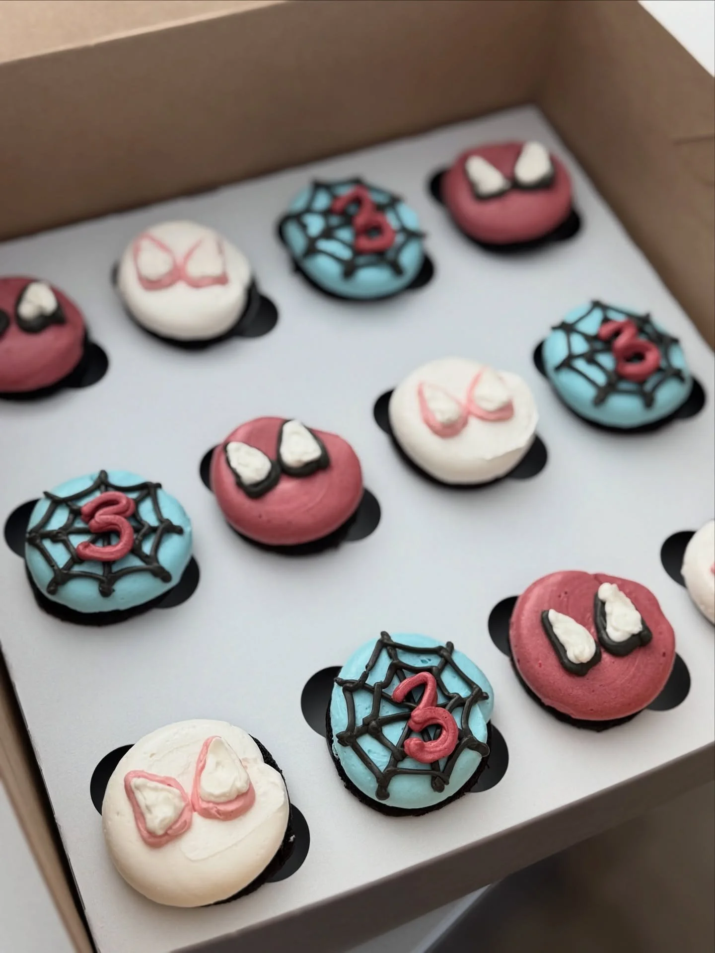 Spidey and His Amazing Friends mini cupcakes
.
.
.
.
.
#spideyandhisamazingfriends #minicupcakes #minicupcake #3 #3rdbirthday #cupcake #cupcakes #cupcakegram #cupcakestagram #buttercream #buttercreamfrosting #supportlocal #supportsmallbusiness #elseg