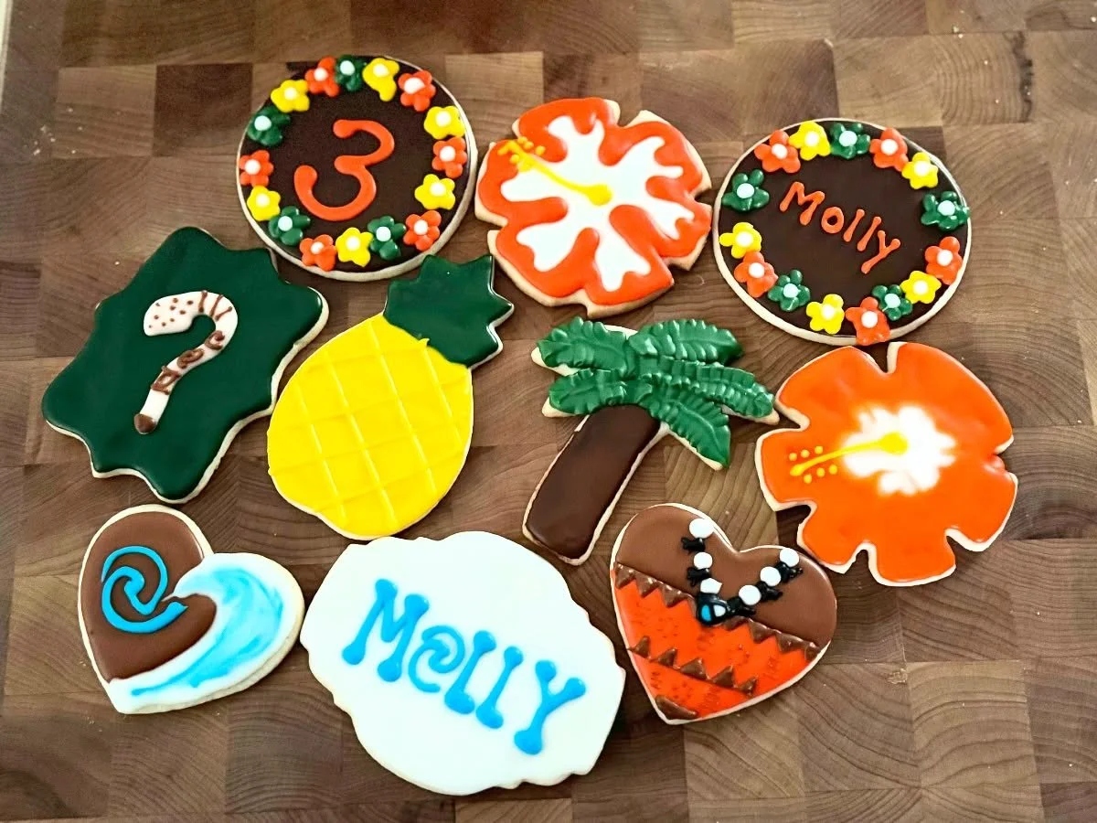 Molly&rsquo;s Moana cookies
.
.
.
.
.
#moana #moanacookies #sugarcookiesofinstagram #sugarcookiesdecorating #sugarcookie #sugarcookiedecorating #sugarcookies #cookies #cookie #cookiestagram #cookiesofig #cookieoftheday #cookiesofinsta #cookiedecorati