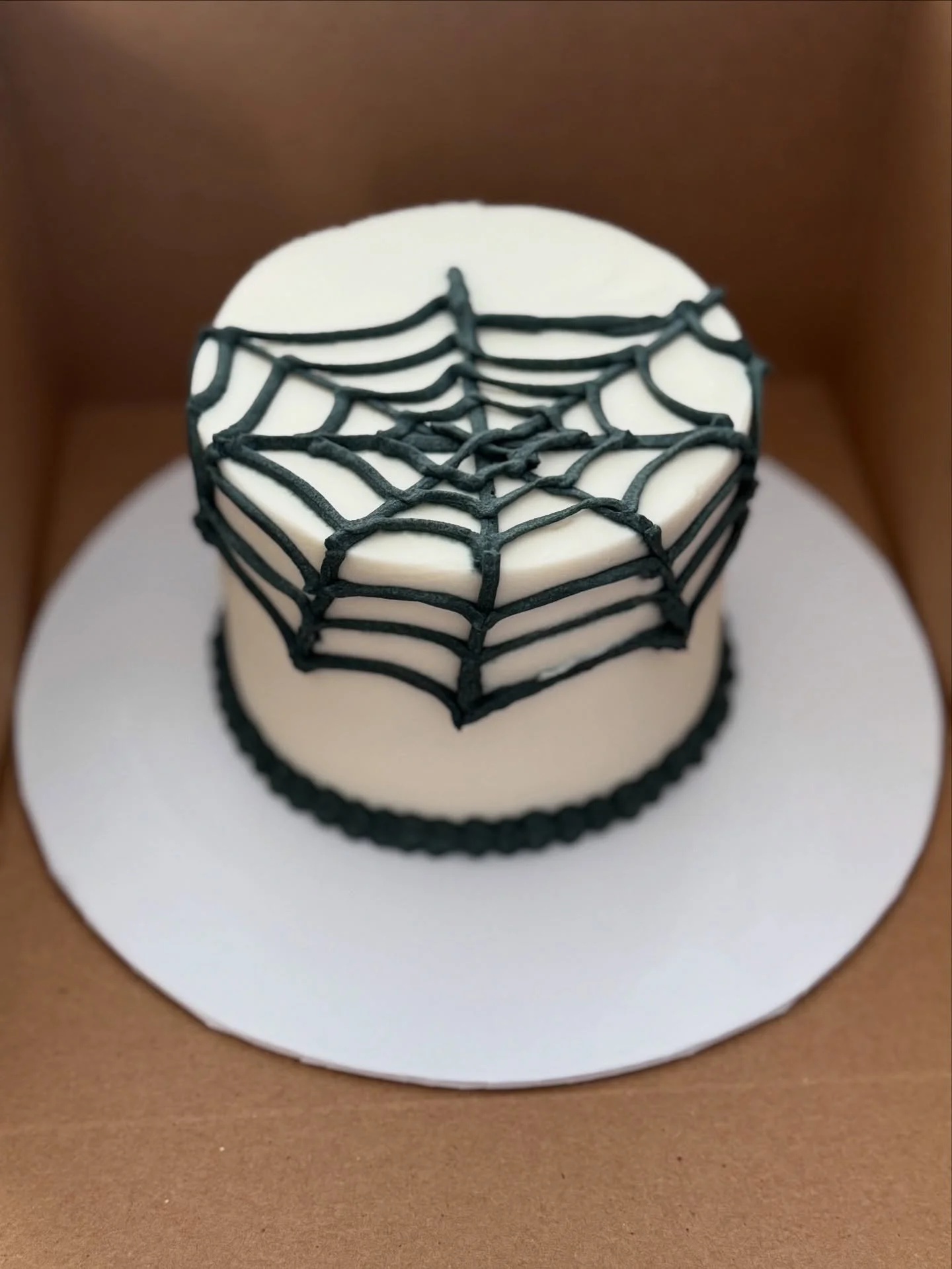🕸️
.
.
.
.
.
#spiderweb #spiderwebs #cake #cakes #cakesofinstagram #cakestagram #cakesofinsta #cakesofig #cakeideas #cakedecoration #smashcake #smashthecake #smashcakes #buttercream #buttercreamfrosting #buttercreamcake #supportlocal #supportsmallbu