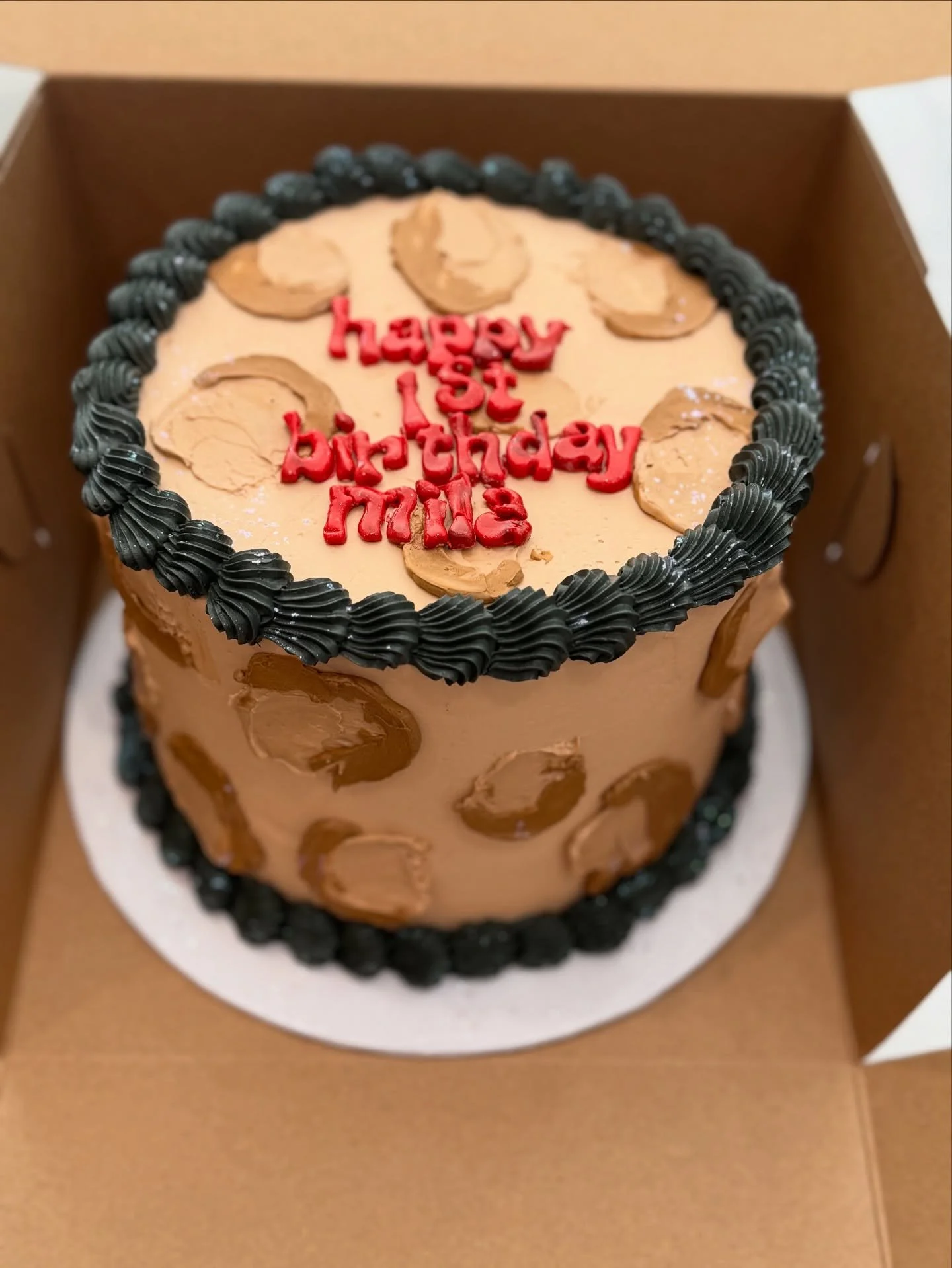 🐆 Happy 1st Birthday to Mila! 🐆 And thank you to my longtime client for referring a new client who then referred another new client 😍 Word of mouth keeps me busy busy busy 🙏🏻
.
.
.
.
.
#1stbirthdaycake #1stbirthday #1stbirthday❤️ #cheetah #cheet