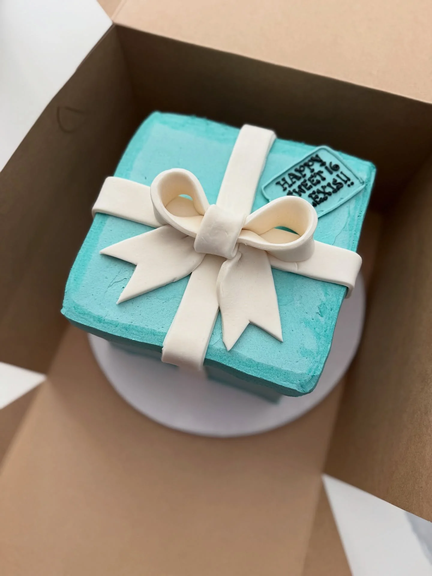 🩵
.
.
.
.
.
#sweet16 #16thbirthday #16 #tiffany #tiffanyandco #tiffanybox #cake #cakes #cakesofinstagram #cakestagram #cakesofinsta #cakesofig #cakedecoration #cakedecorating #cakeofinstagram #buttercream #buttercreamcake #buttercreamcakedesign #but