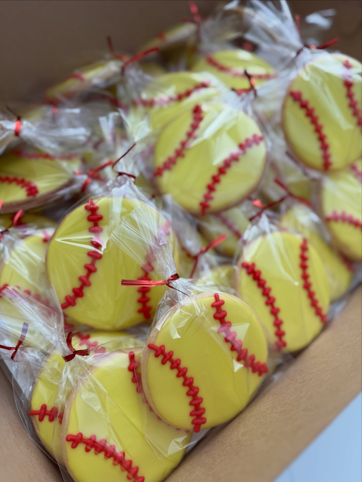 🥎 
.
.
.
.
.
#softball #softballseason #softballlife #softballislife #softballlove #sugarcookiedecorating #sugarcookie #sugarcookies #sugarcookiesofig #cookie #cookies #cookiestagram #cookiesofig #cookiesofinsta #cookieoftheday #cookiedecorating #su