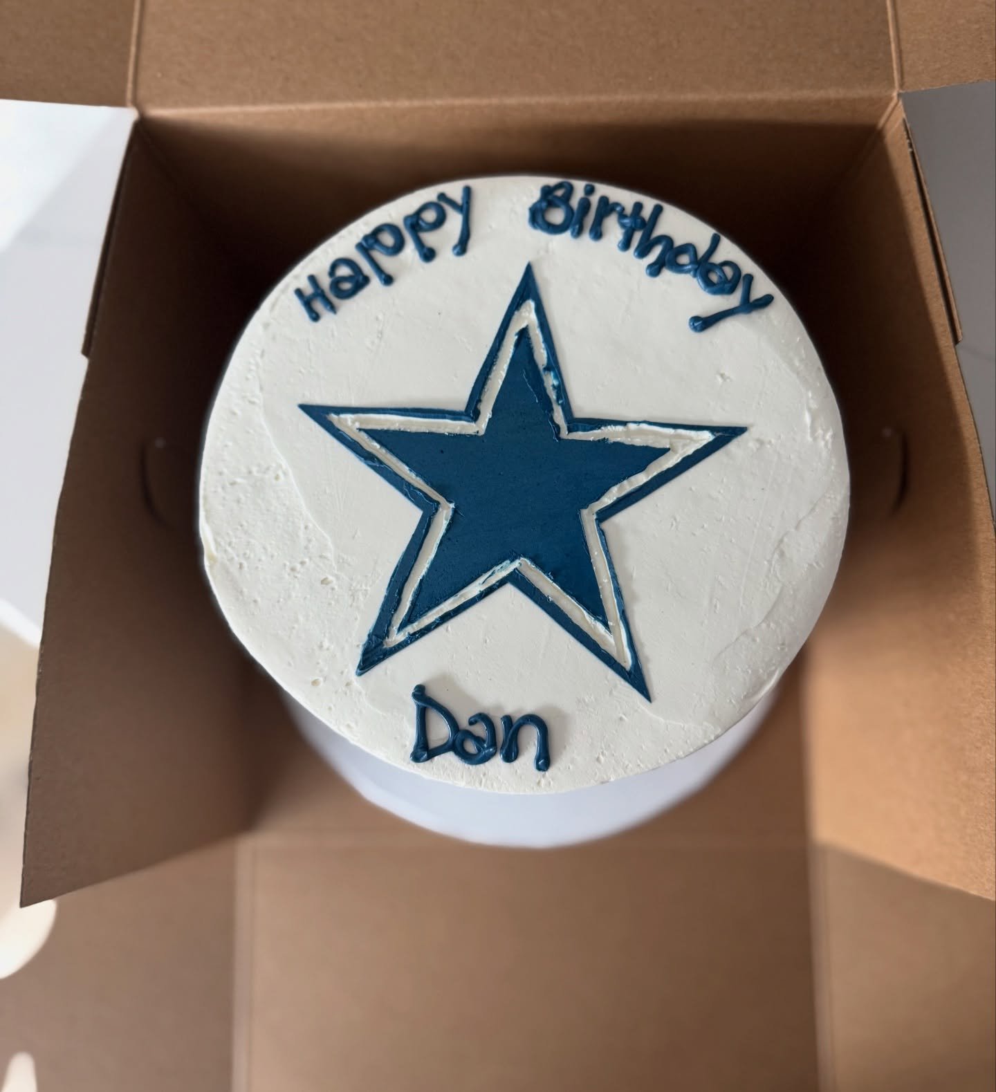A belated post for Dan&rsquo;s birthday cake but a timely post to celebrate a Cowboys victory last night! 
.
.
.
.
.
#dallascowboys #cowboys #cowboysfans #cowboysfootball #happybirthday #birthday #birthdaycakeideas #birthdaycake #birthdaycake🎂 #cake