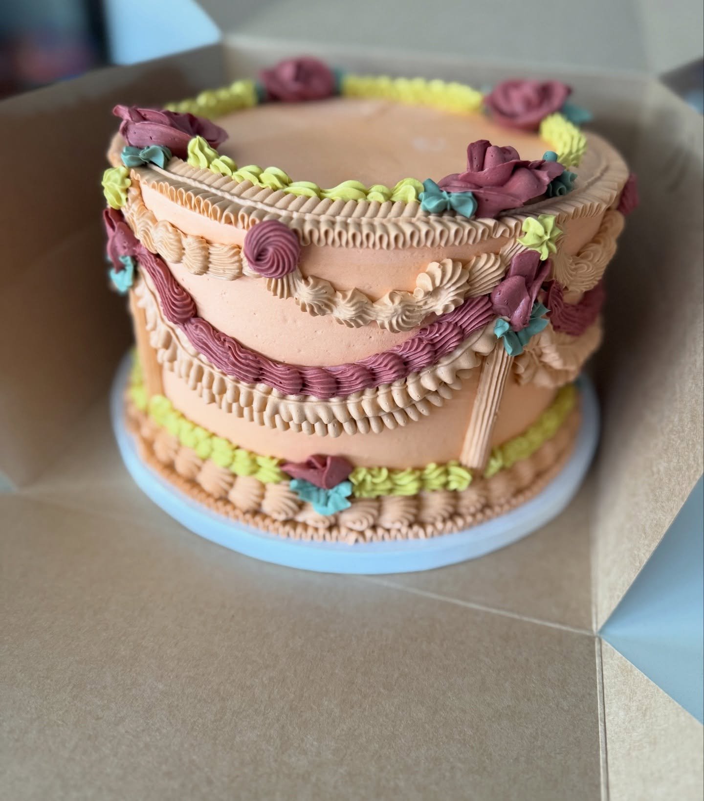 When the fam prefers chocolate cake over pie for Thanksgiving 😍
.
.
.
.
.
#thanksgiving #thanksgiving🦃 #thanksgivingcake #lambeth #lambethcake #cake #cakes #cakesofinstagram #cakestagram #cakesofinsta #cakesofig #cakeideas #cakedecorating #cakeofin