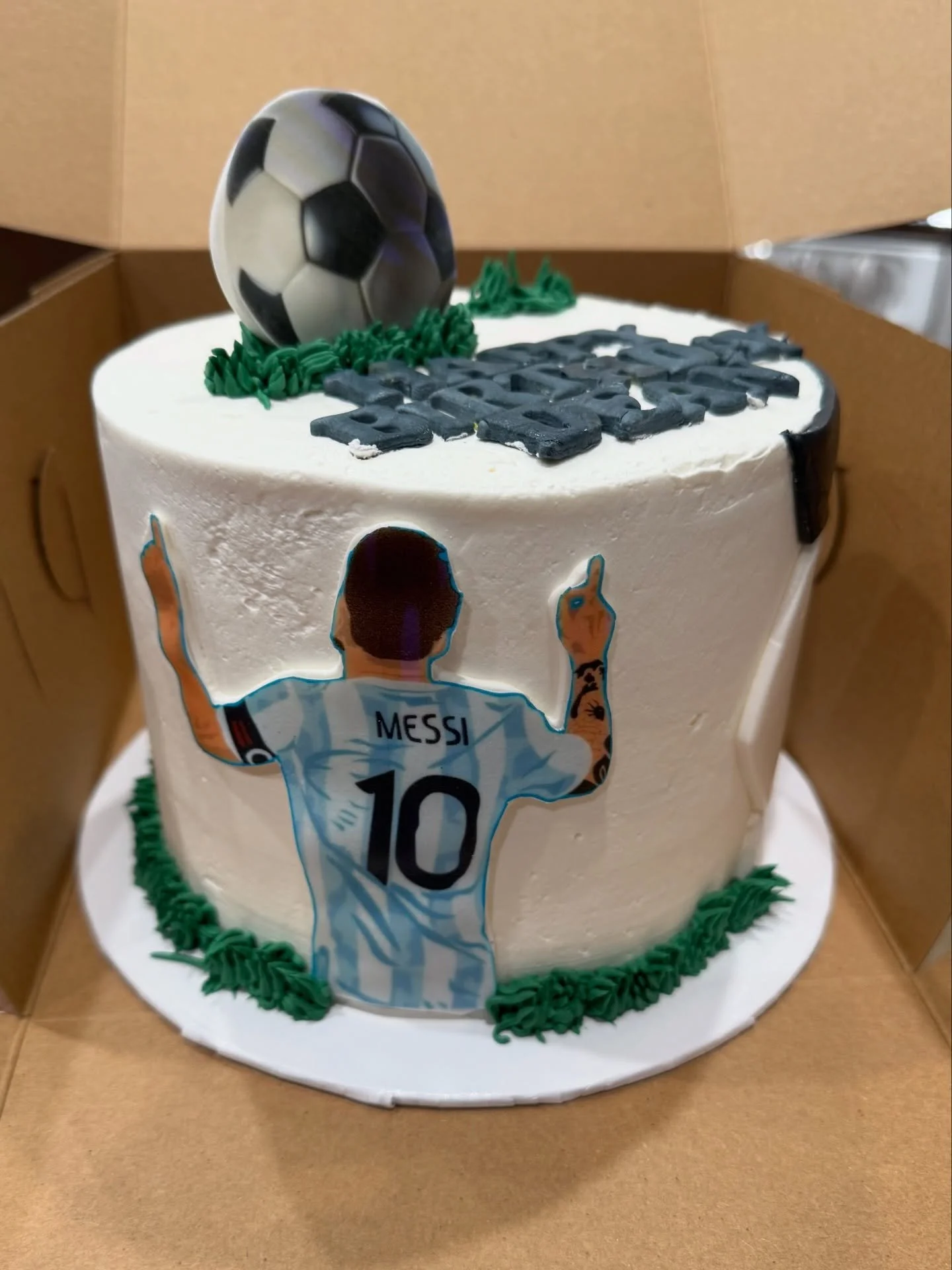 Dean&rsquo;s Messi birthday cake
.
.
.
.
.
#messi #messifans #soccer #soccercake #happybirthday #birthday #birthdaycakeideas #birthdaycake #cake #cakes #cakesofinstagram #cakestagram #cakesofinsta #cakeideas #cakedecoration #buttercream #buttercreamc