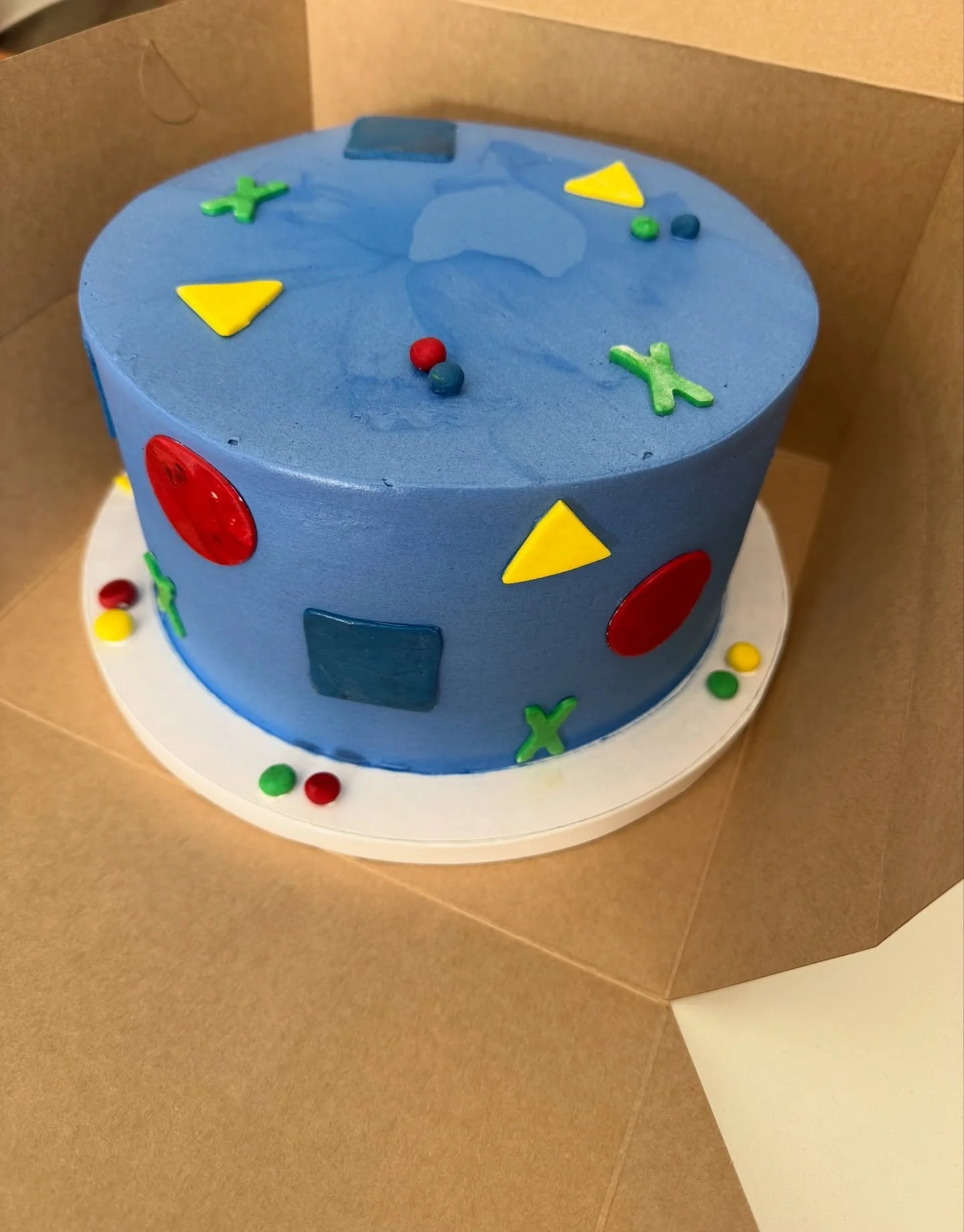 🎮 
.
.
.
.
.
#videogame #videogamecake #controller #cake #cakes #cakesofinstagram #cakestagram #cakesofinsta #cakesofig #cakeideas #cakeofinstagram #cakedesign #buttercream #buttercreamcake #buttercreamfrosting #supportlocal #supportsmallbusiness #e