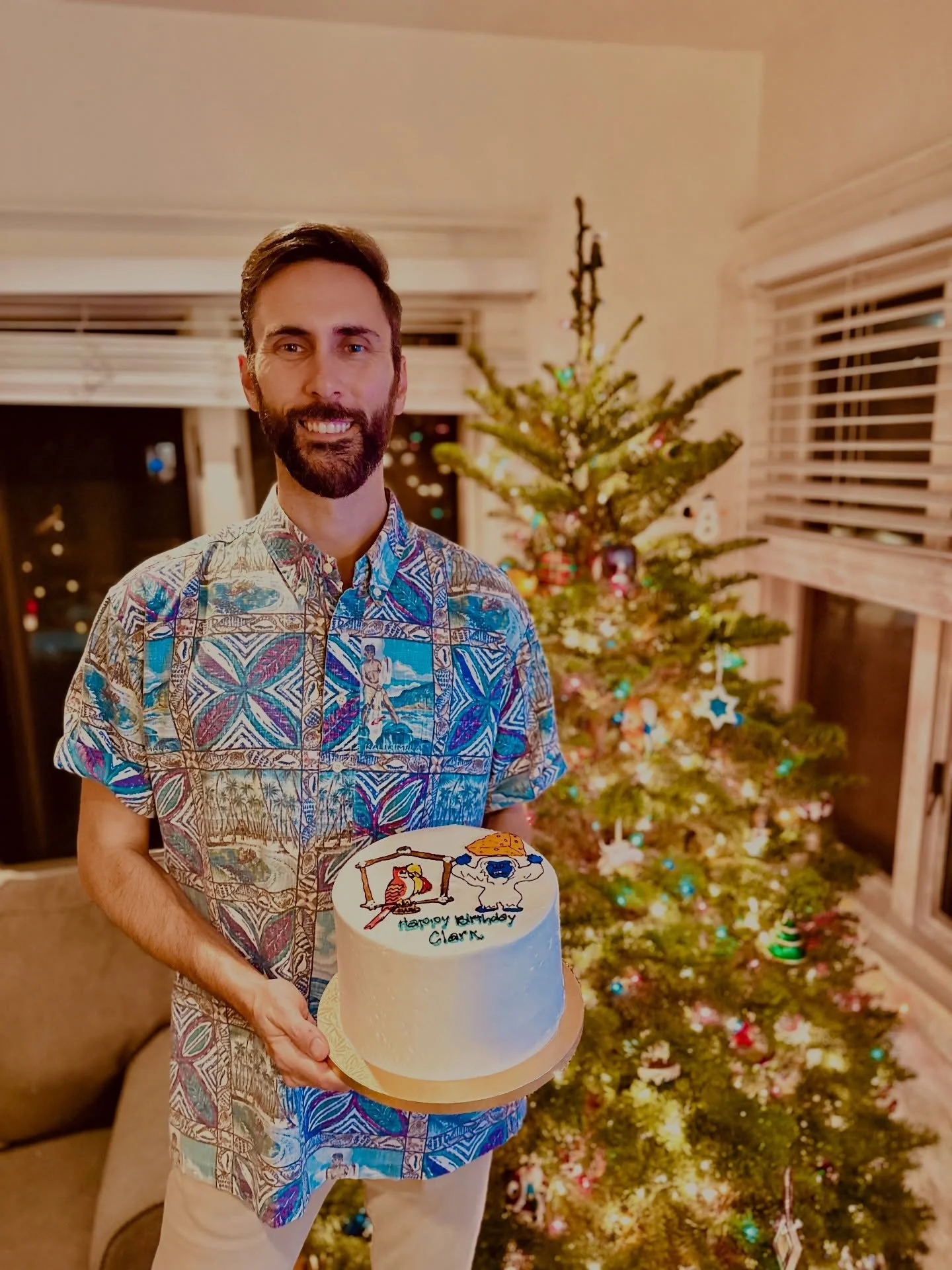 A truly custom birthday cake for Clark who loves The Enchanted Tiki Room, Matterhorn yeti, and Wisconsin
.
.
.
.
.
#enchantedtikiroom #matterhorn #yeti #wisconsin #happybirthday