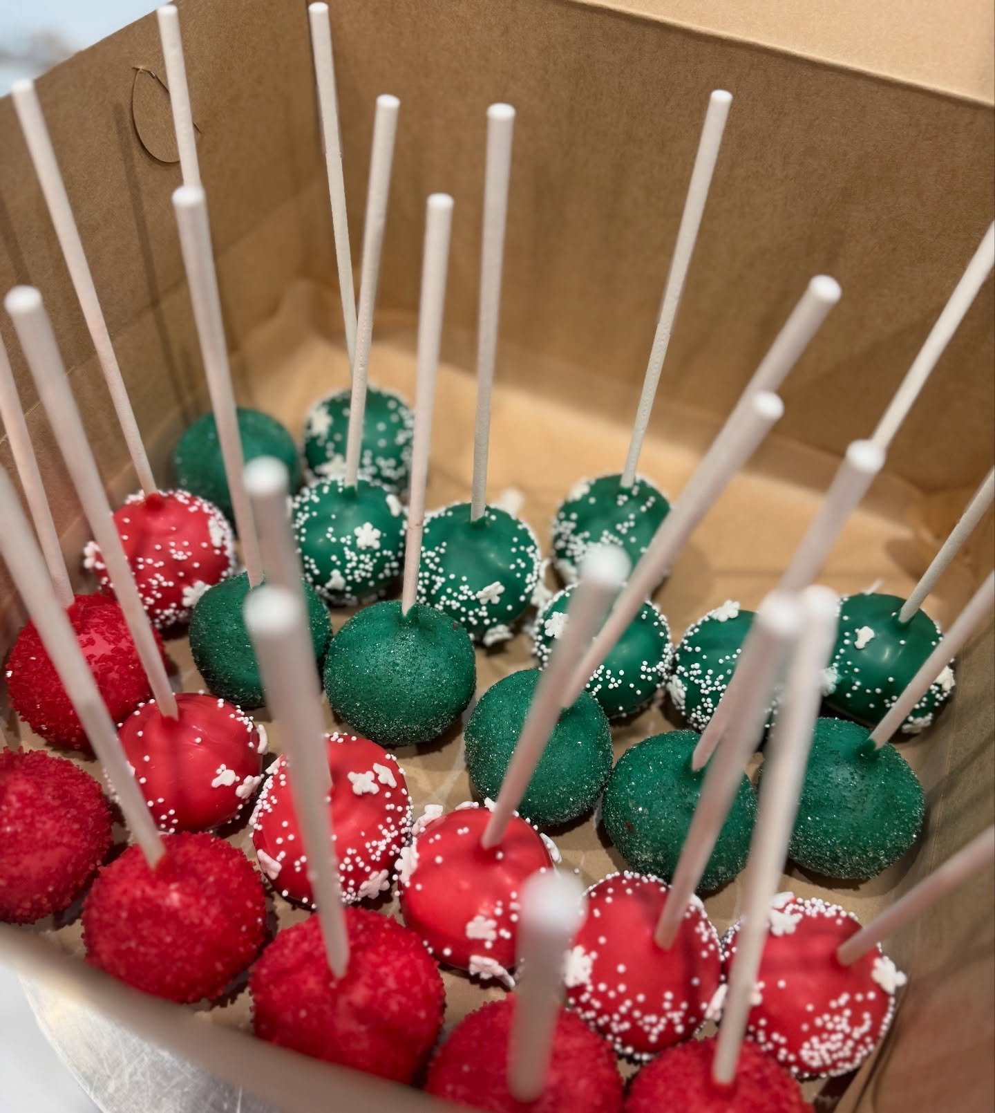 2 more days! 🎅 ❄️ 
.
.
.
.
.
#cakepop #cakepops #cakepopsofinstagram #christmas #christmascakepops