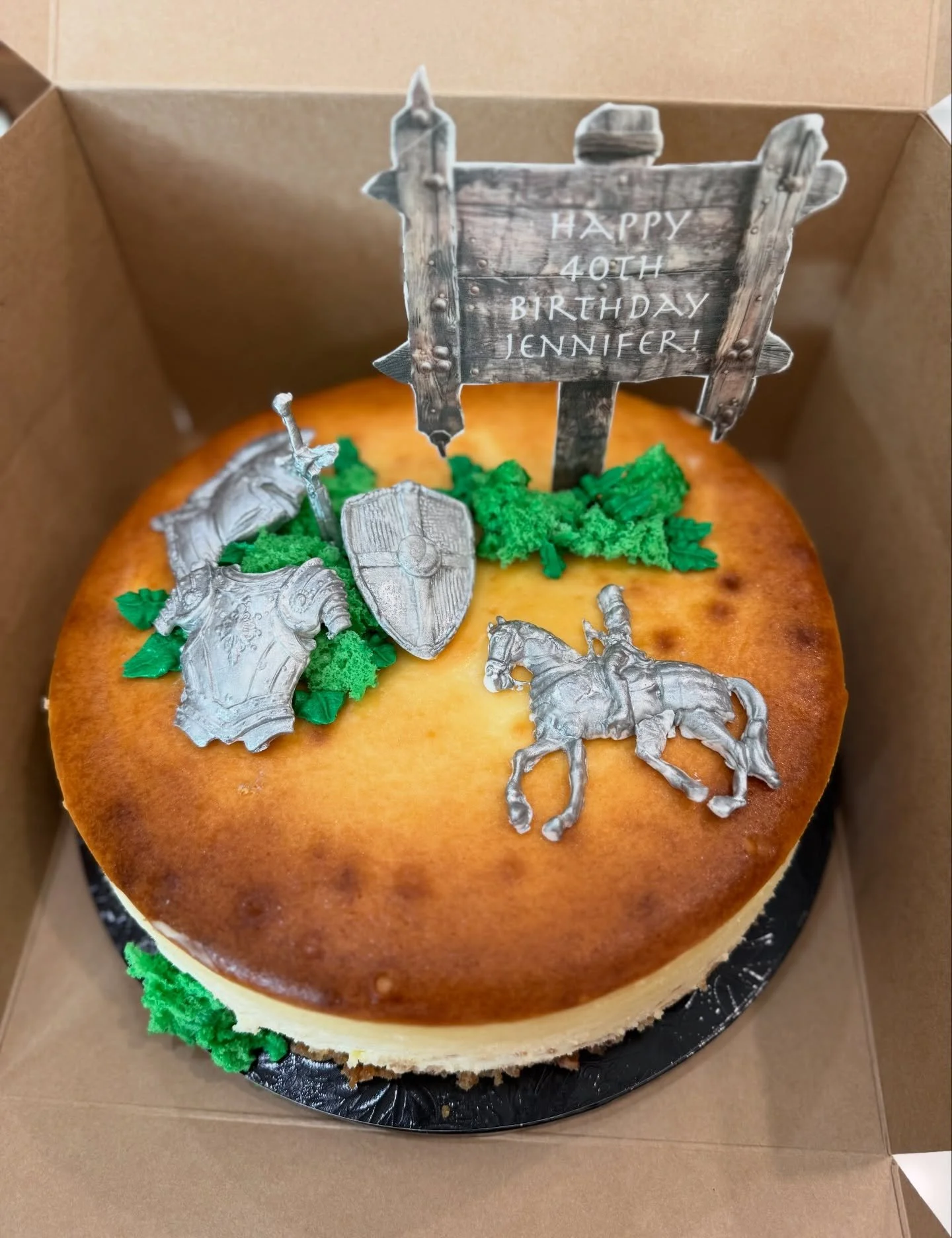 A medievalish 40th birthday 🏰🍄✨
.
.
.
.
.
#cheesecake #40thbirthday #cupcakes #buttercream #medieval