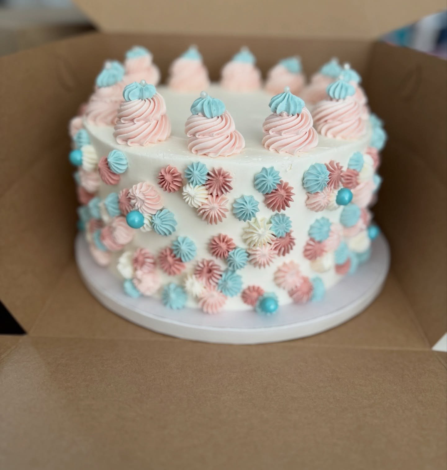 😍
.
.
.
.
.
#cake #cakes #cupcake #cupcakes #buttercream