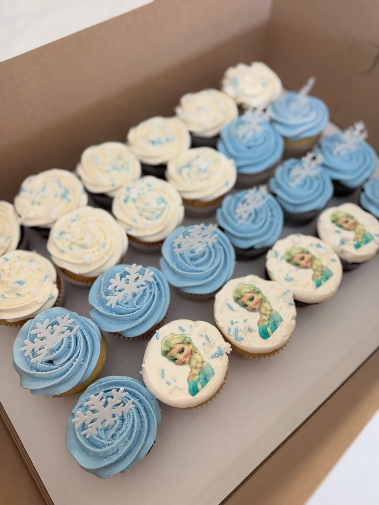 Frozen themed cupcakes for Mckenna&rsquo;s 4th birthday ❄️
.
.
.
.
.
#elsa #frozen #cupcakes #cupcake #cupcakeoftheday
