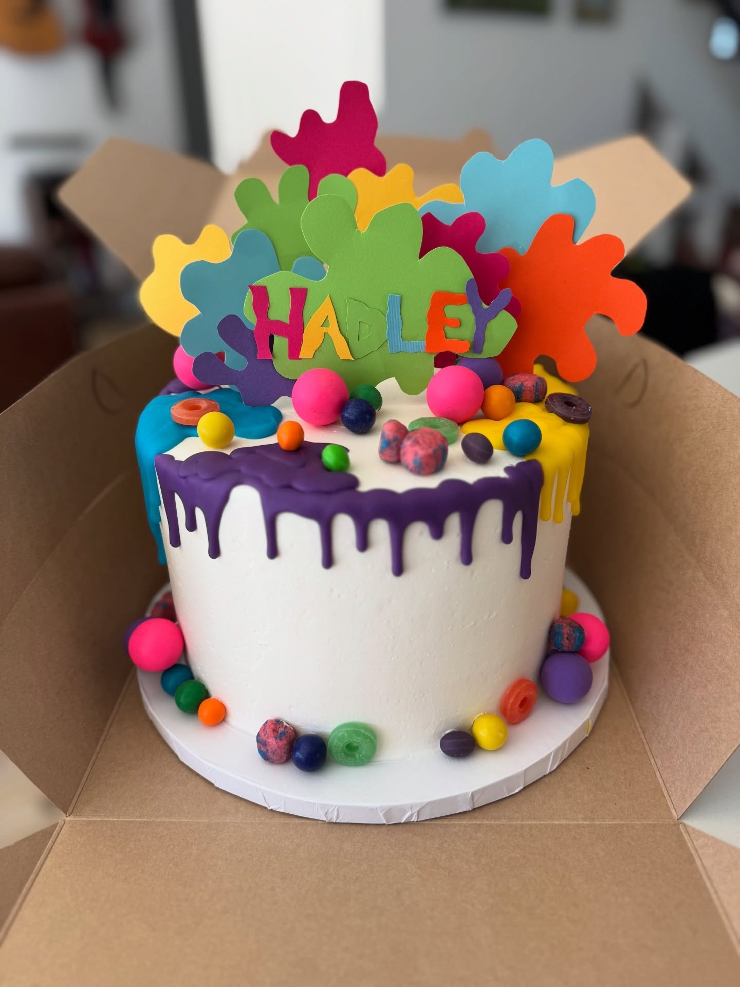 Hadley&rsquo;s Slime Birthday Party 
.
.
.
.
.
#slime #cake #minicupcakes #sugarcookies #dripcake