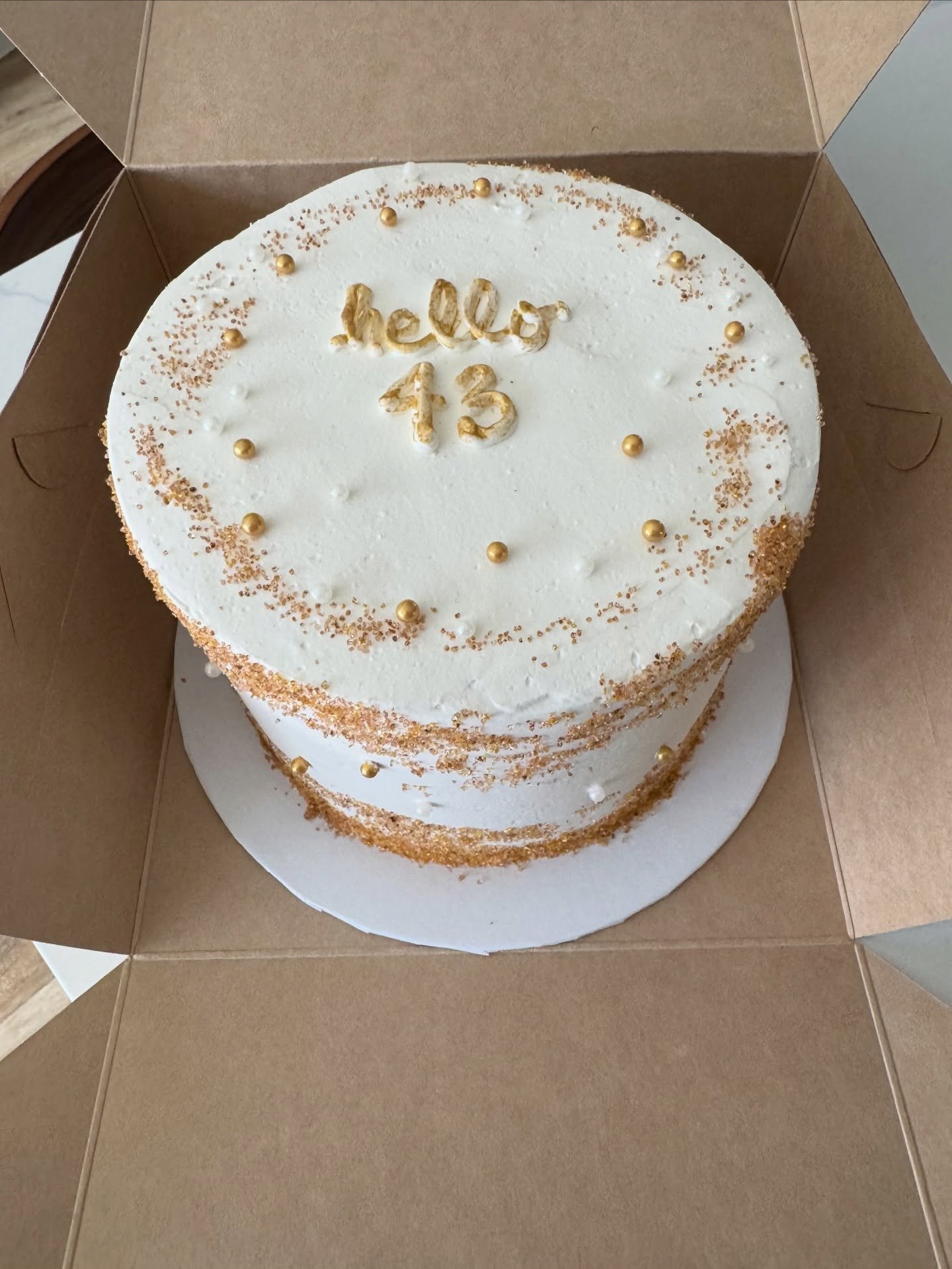 hello 43 💫
.
.
.
.
.
#43 #birthdaycake #cake #gold #buttercream