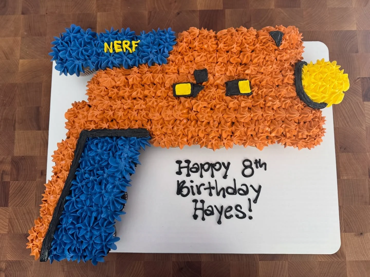 NERF pull apart cupcake cake
.
.
.
.
.
#nerf #cupcakecake #pullapartcupcakes #pullapartcake #cupcakes