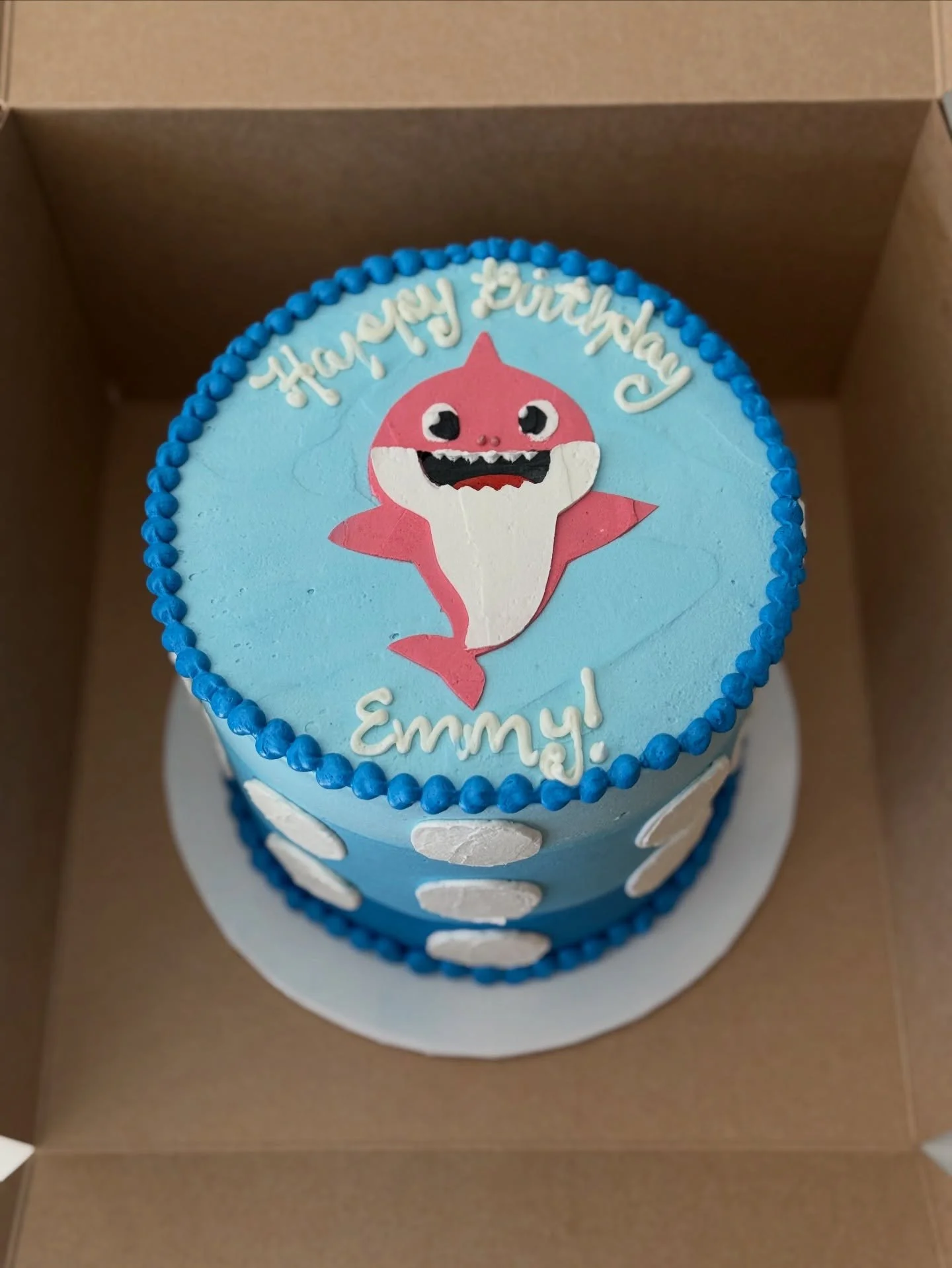 Didn&rsquo;t add the music to this post but I bet the song is in your head now 😬
.
.
.
.
.
#babyshark #babysharkcake #cake #buttercream #happybirthday